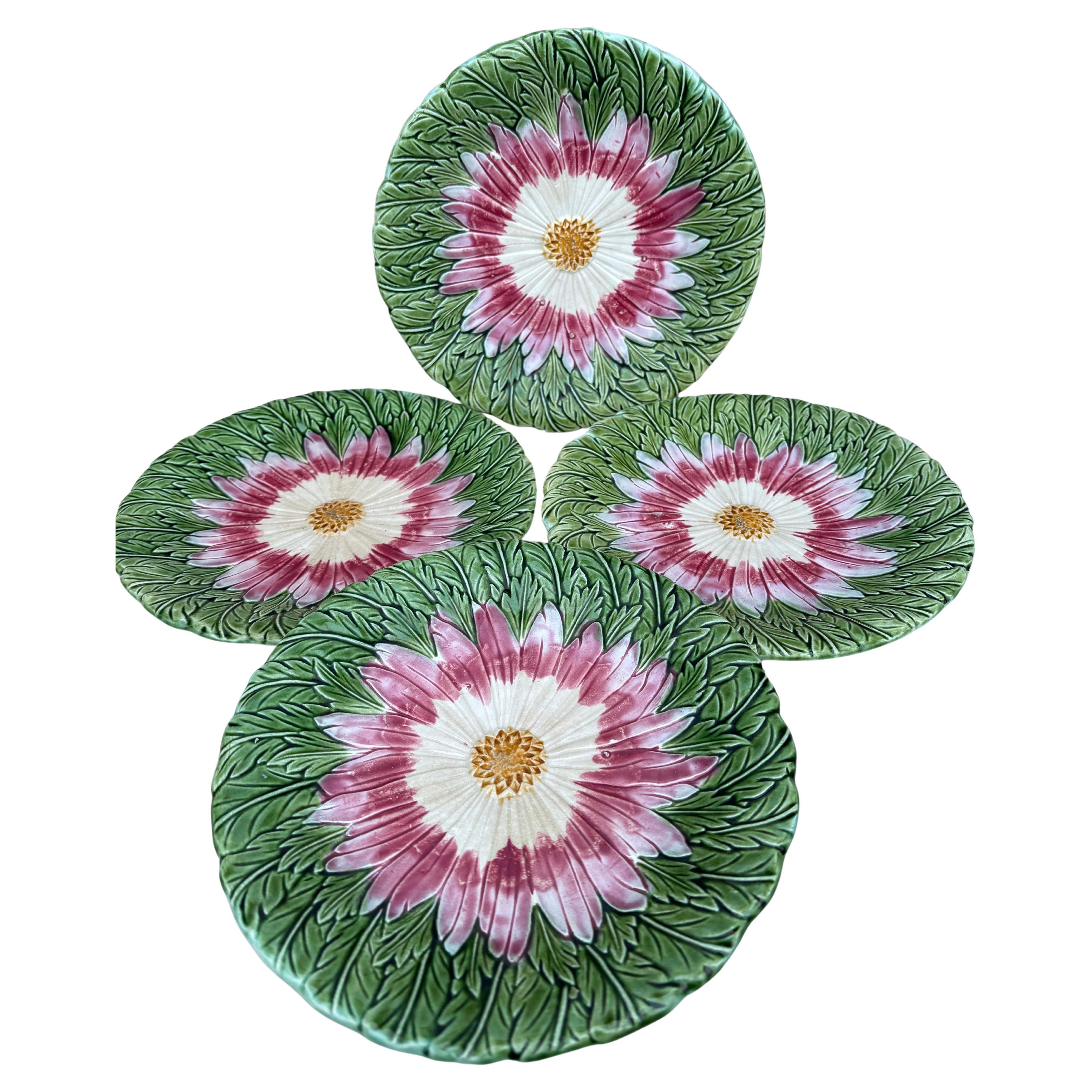 French Majolica Daisy Plate Orchies, circa 1890 In Good Condition In Austin, TX