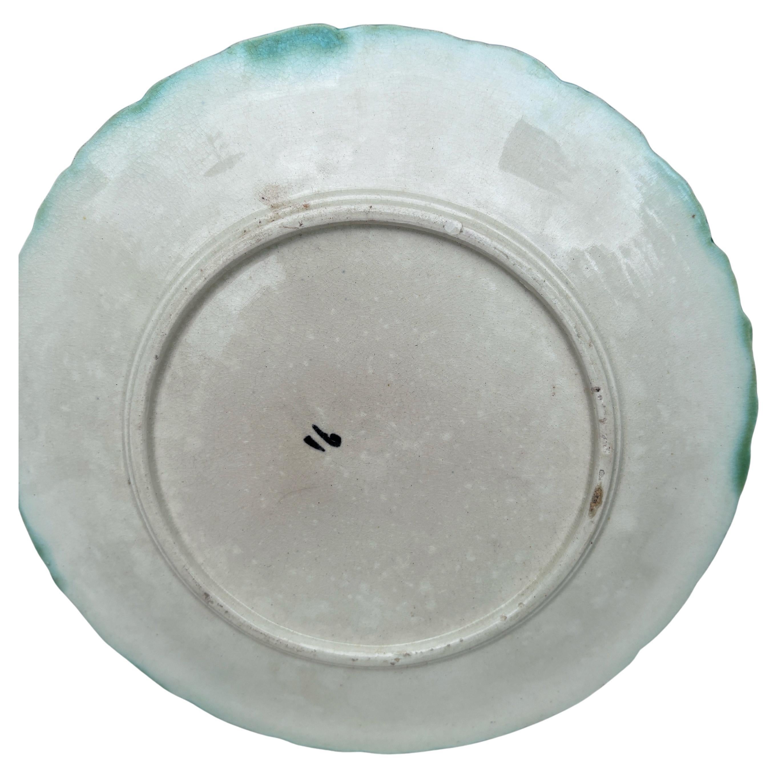 Français Assiette marguerite en majolique française Orchies, vers 1890 en vente