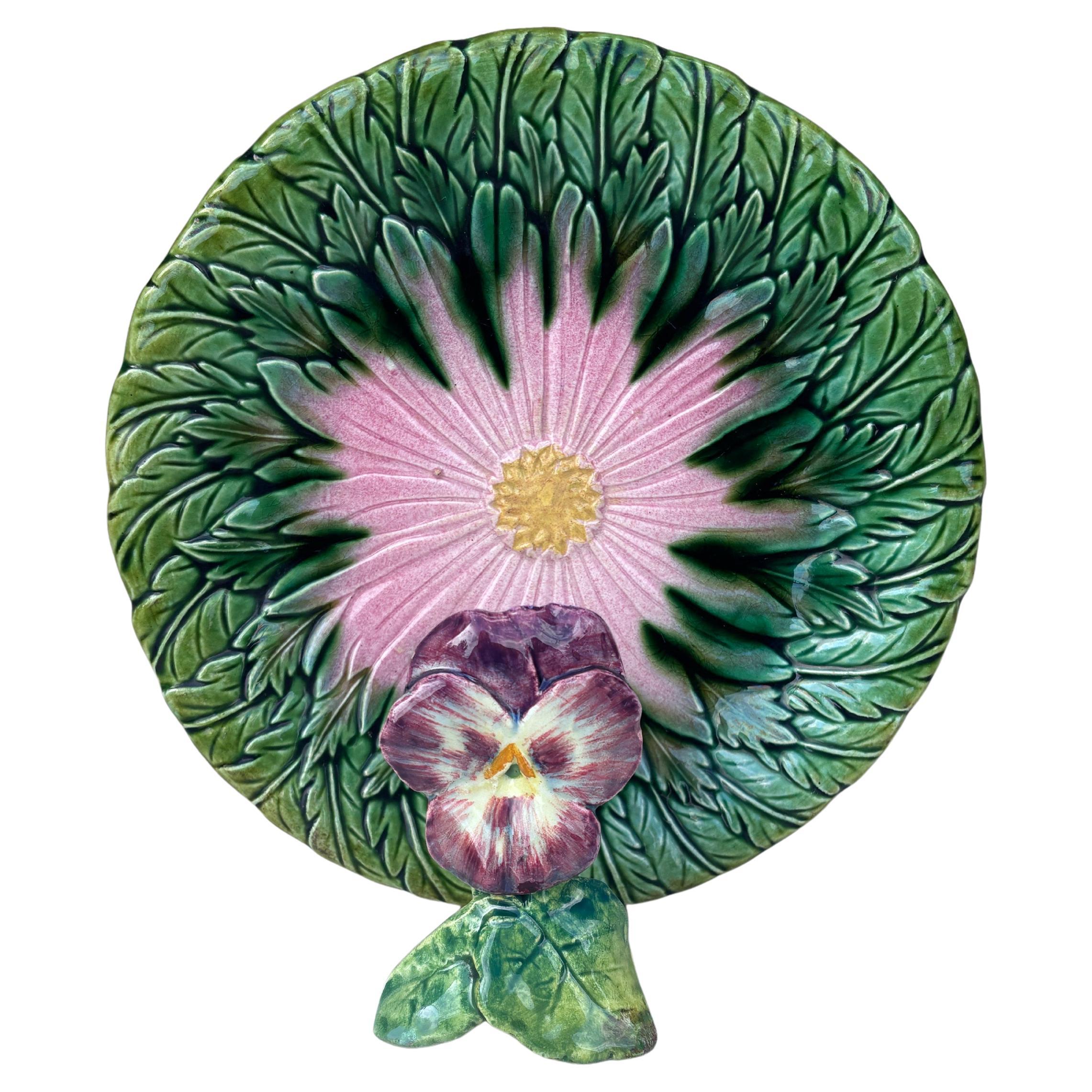 Français Assiette marguerite en majolique française Orchies, vers 1890 en vente