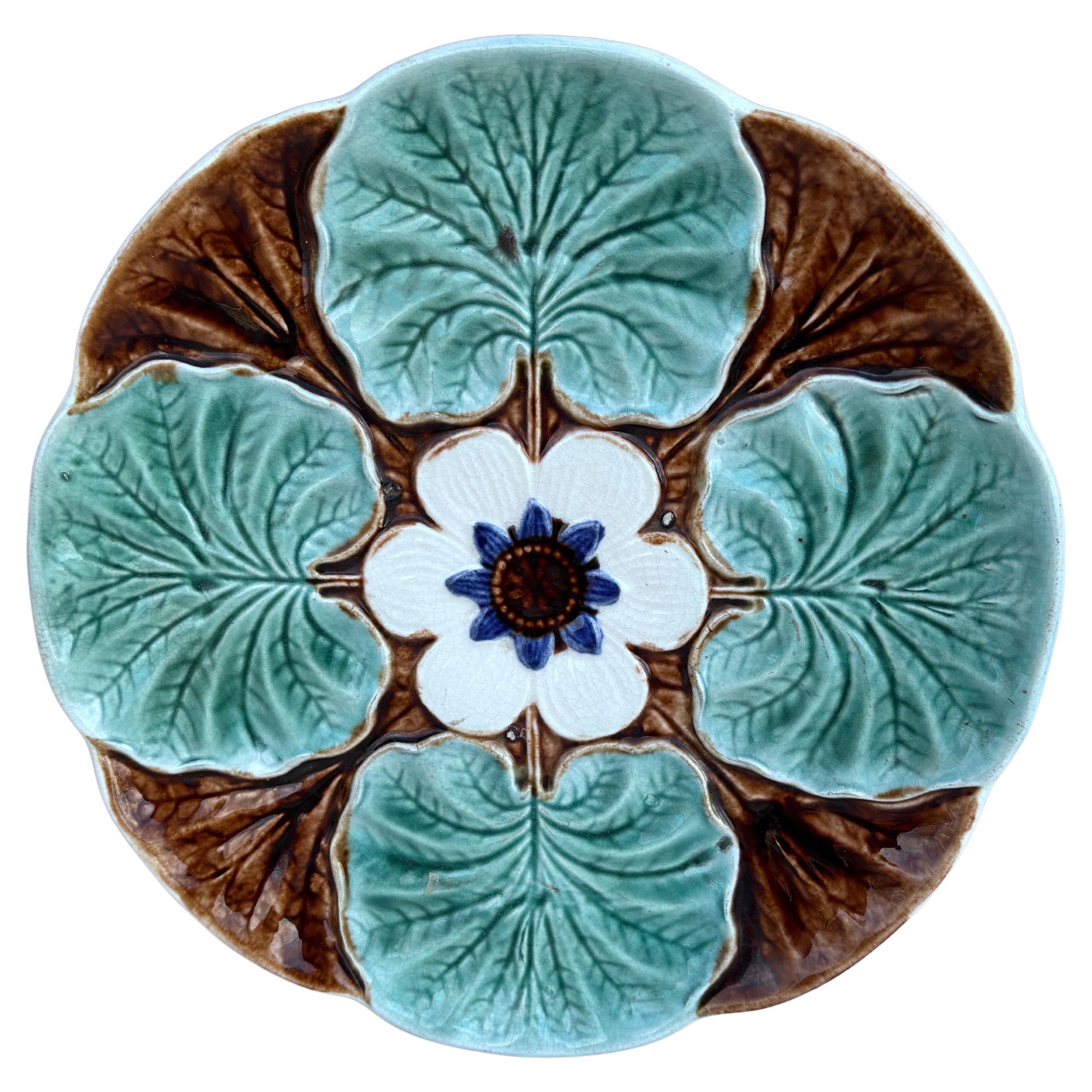 Late 19th Century French Majolica Daisy Plate Orchies, circa 1890 For Sale