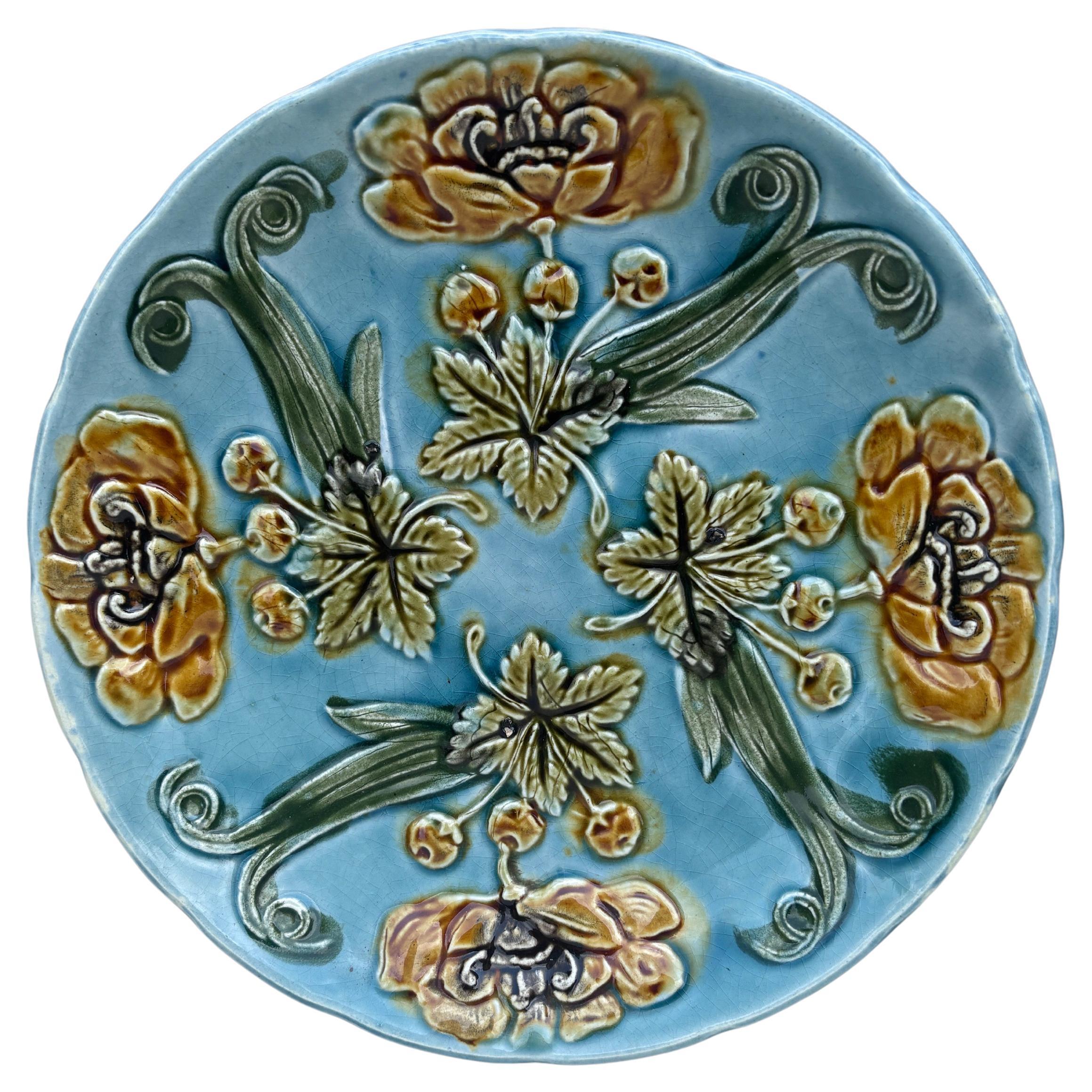 Assiette marguerite en majolique française Orchies, vers 1890 Bon état - En vente à Austin, TX