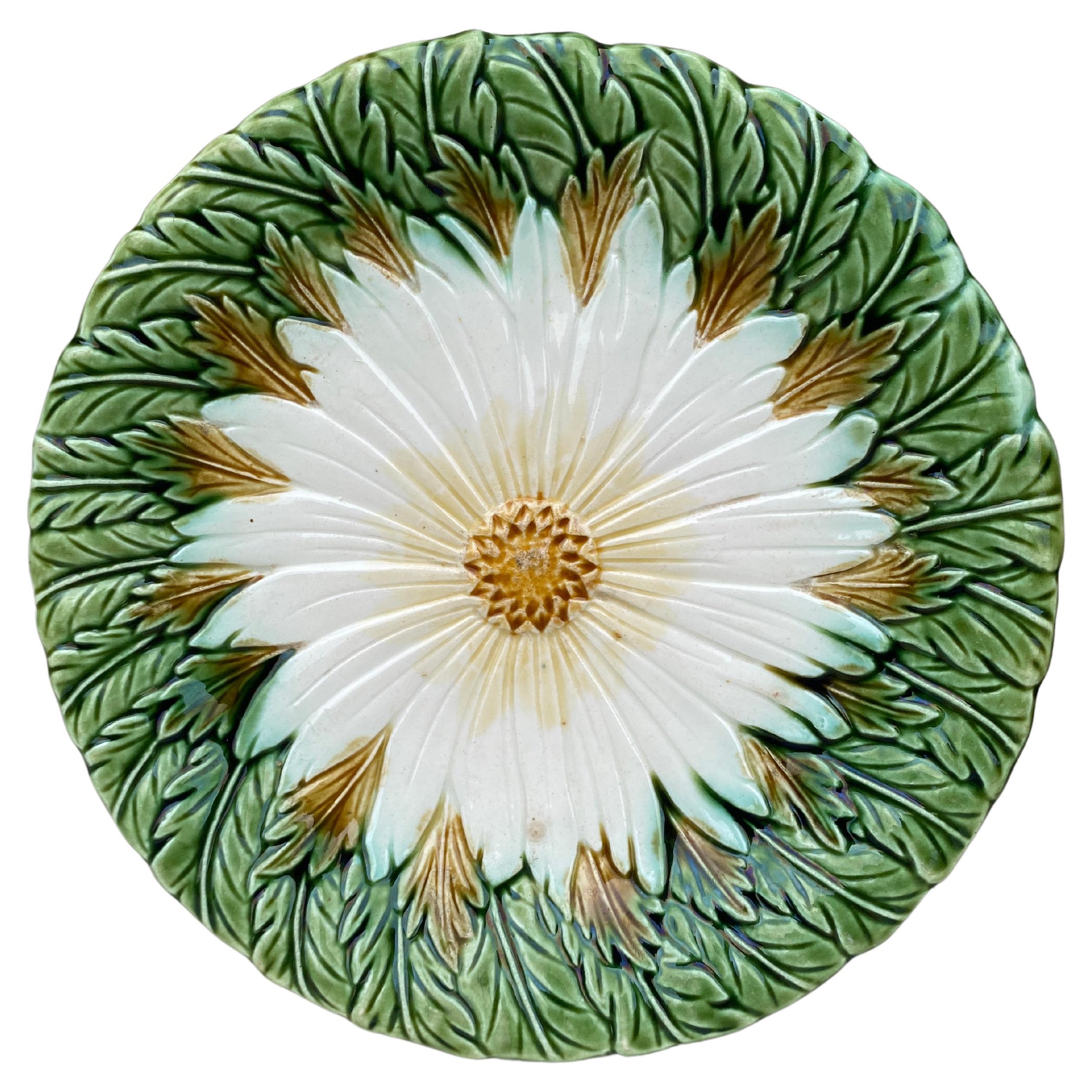 French Majolica Daisy Plate Orchies, circa 1890 For Sale