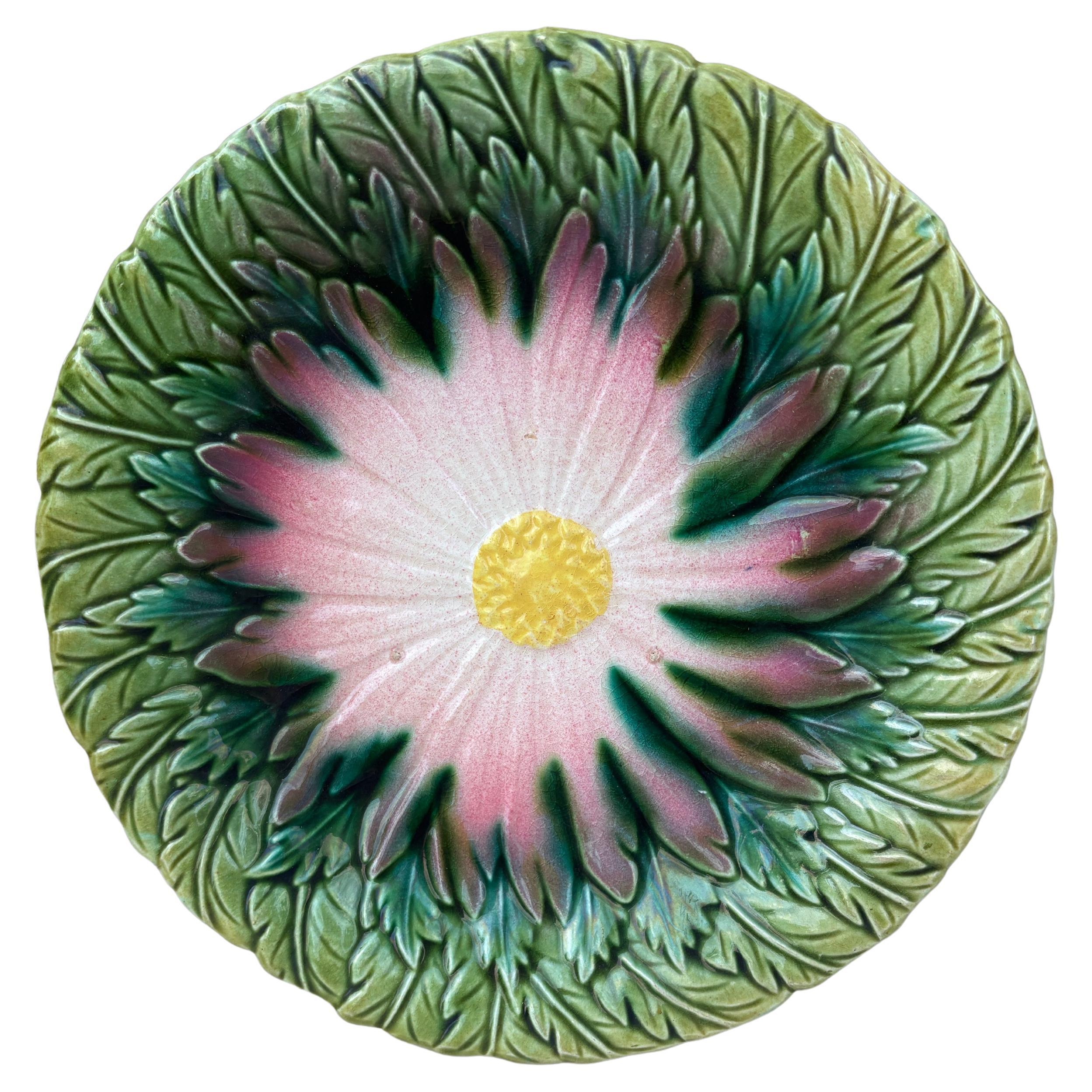Assiette marguerite en majolique française Orchies, vers 1890
