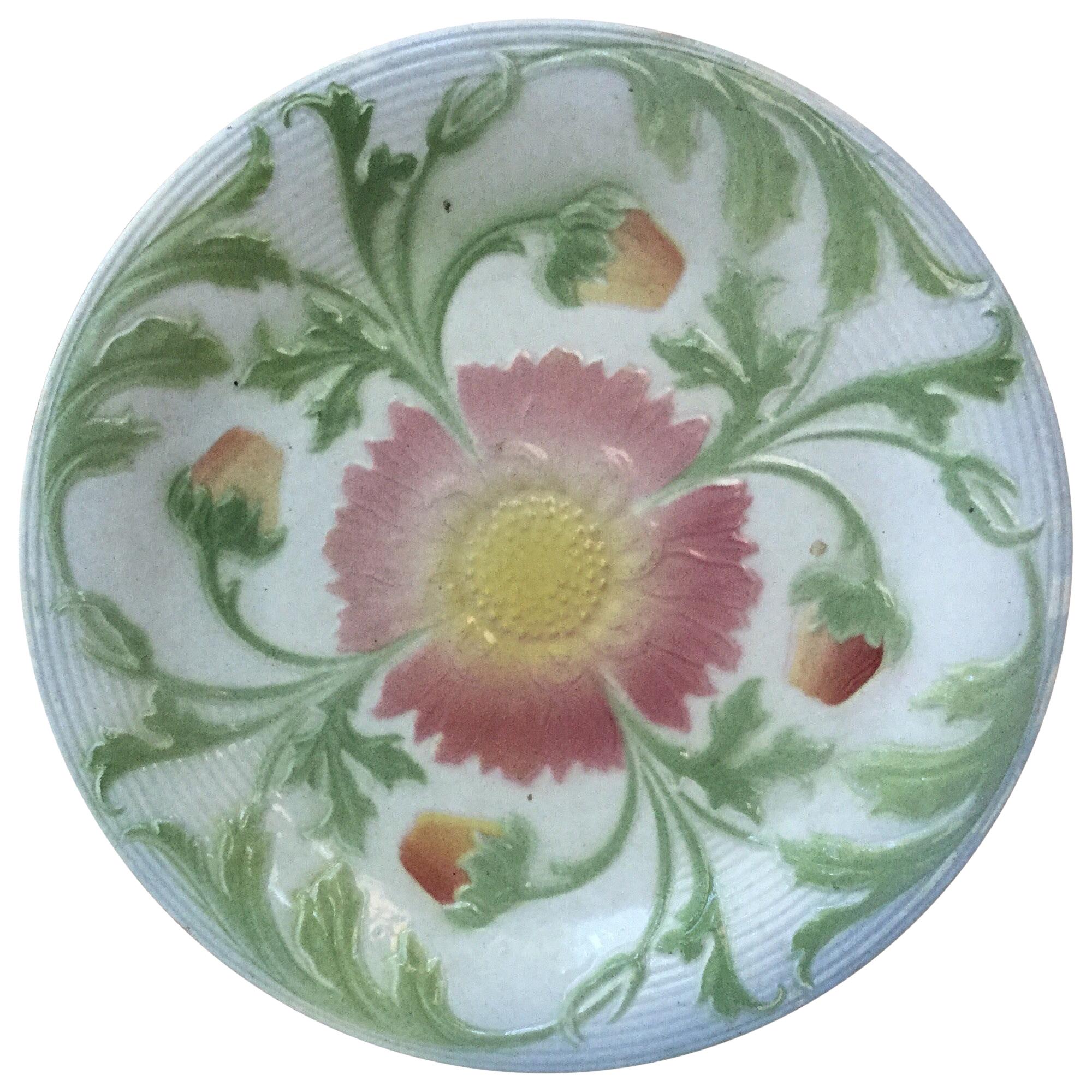 French Majolica Daisy Plate Saint Clement, circa 1900