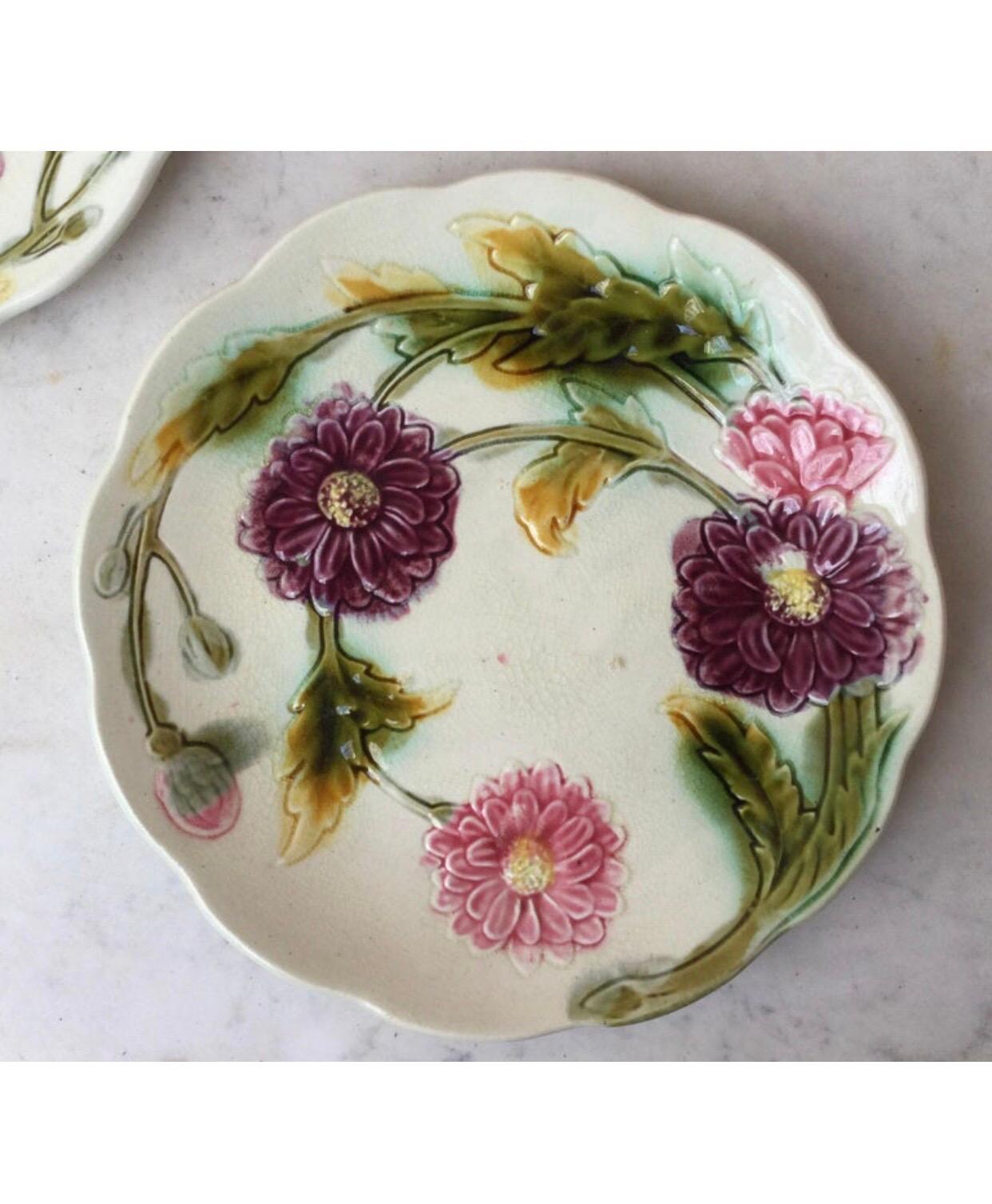 French Majolica Dalhias Plate Orchies, circa 1900 In Good Condition For Sale In Austin, TX