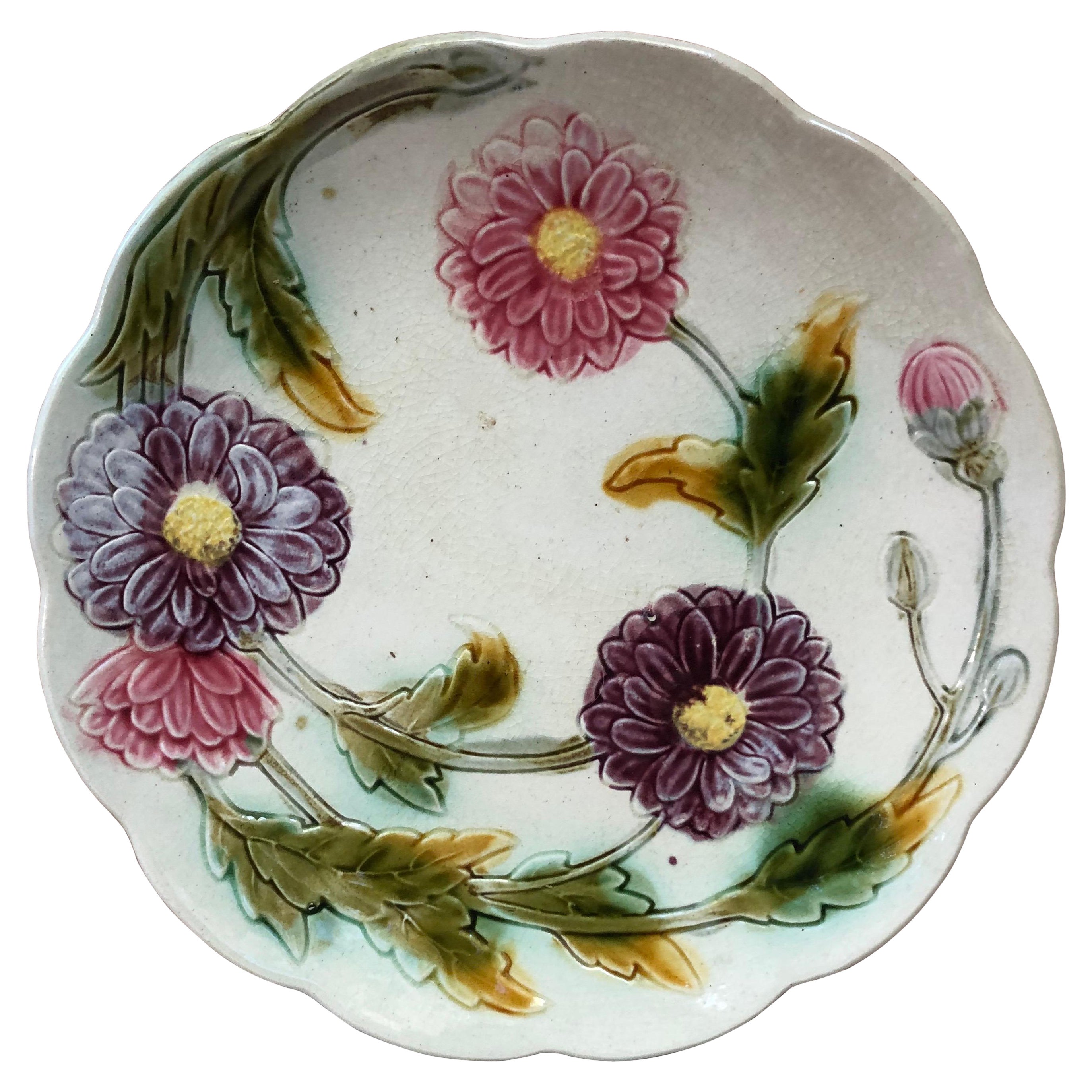 Französischer Majolikateller Dalhias Orchies, um 1900