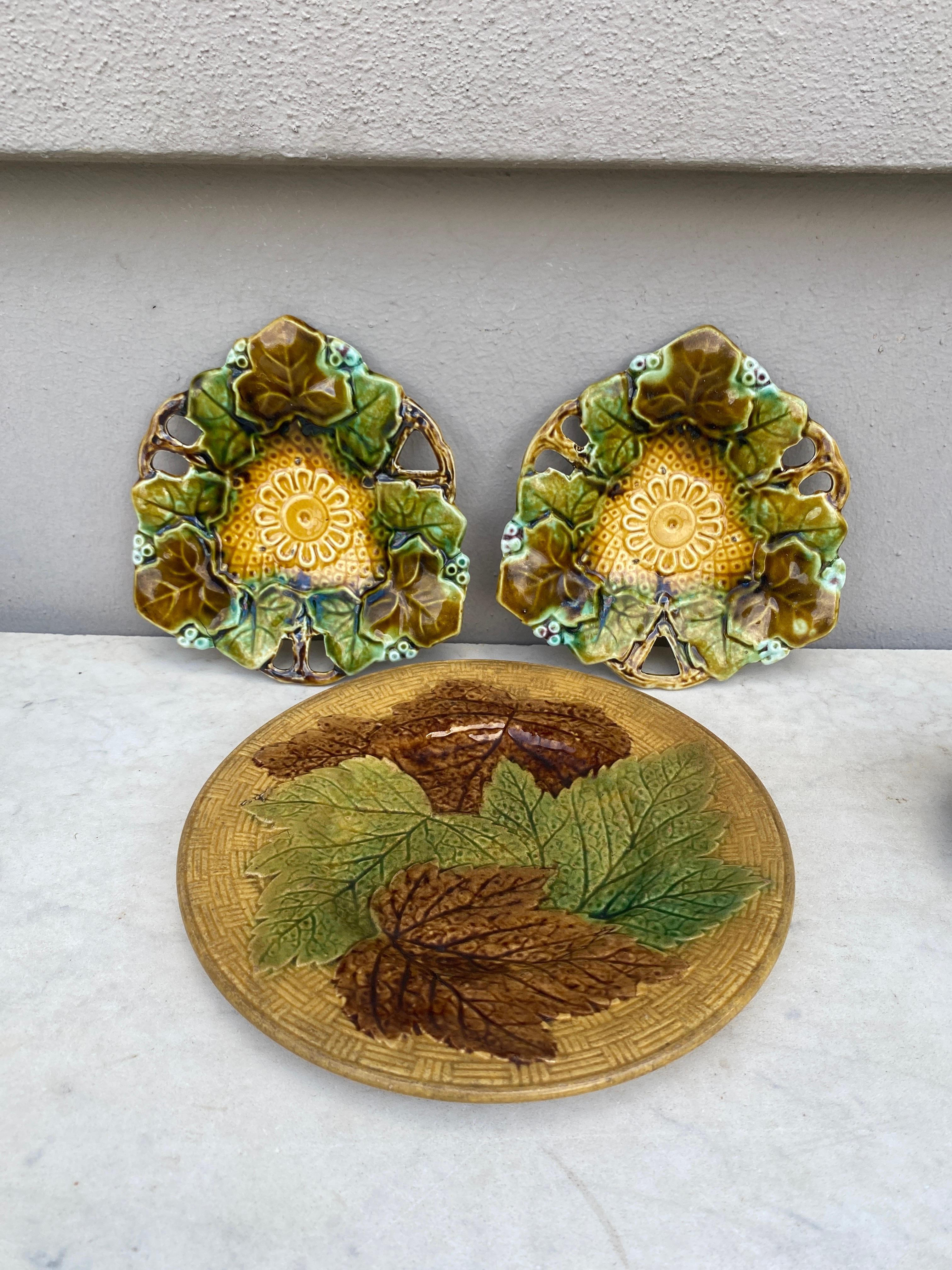 French Majolica Dish Leaf, Circa 1890 In Good Condition For Sale In Austin, TX