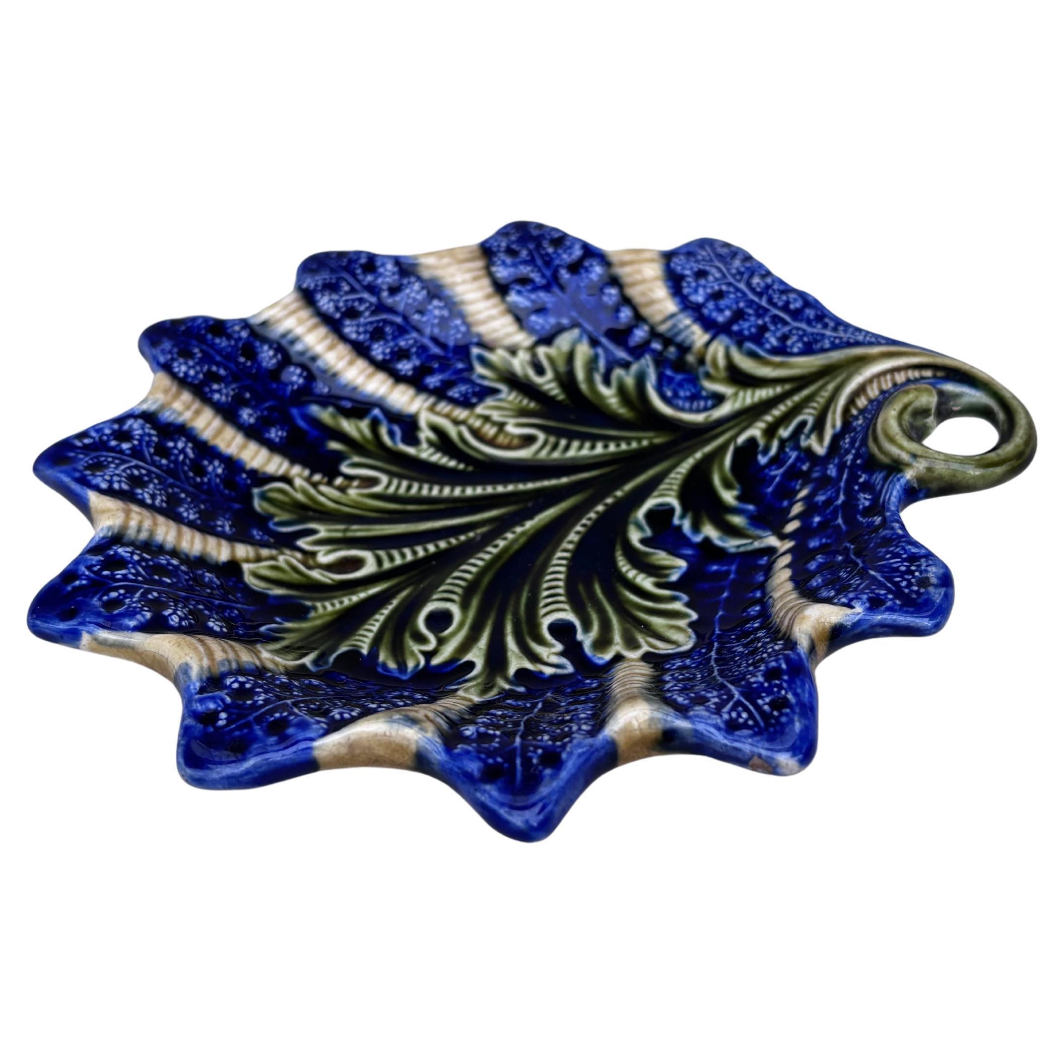 French Majolica dish with a curled leaf-stem handle signed Nimy Les mons, circa 1890.