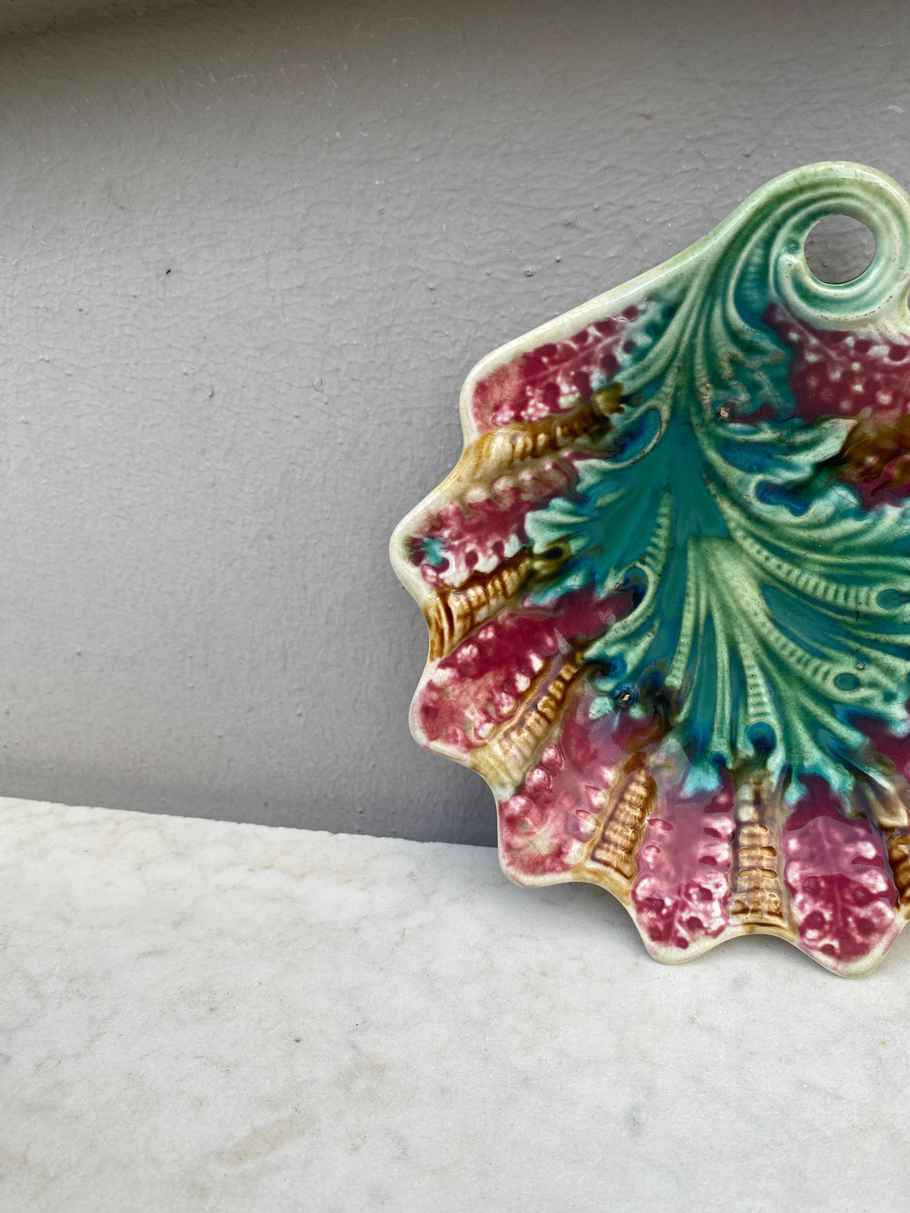 French Majolica dish with a curled leaf-stem handle, circa 1890.