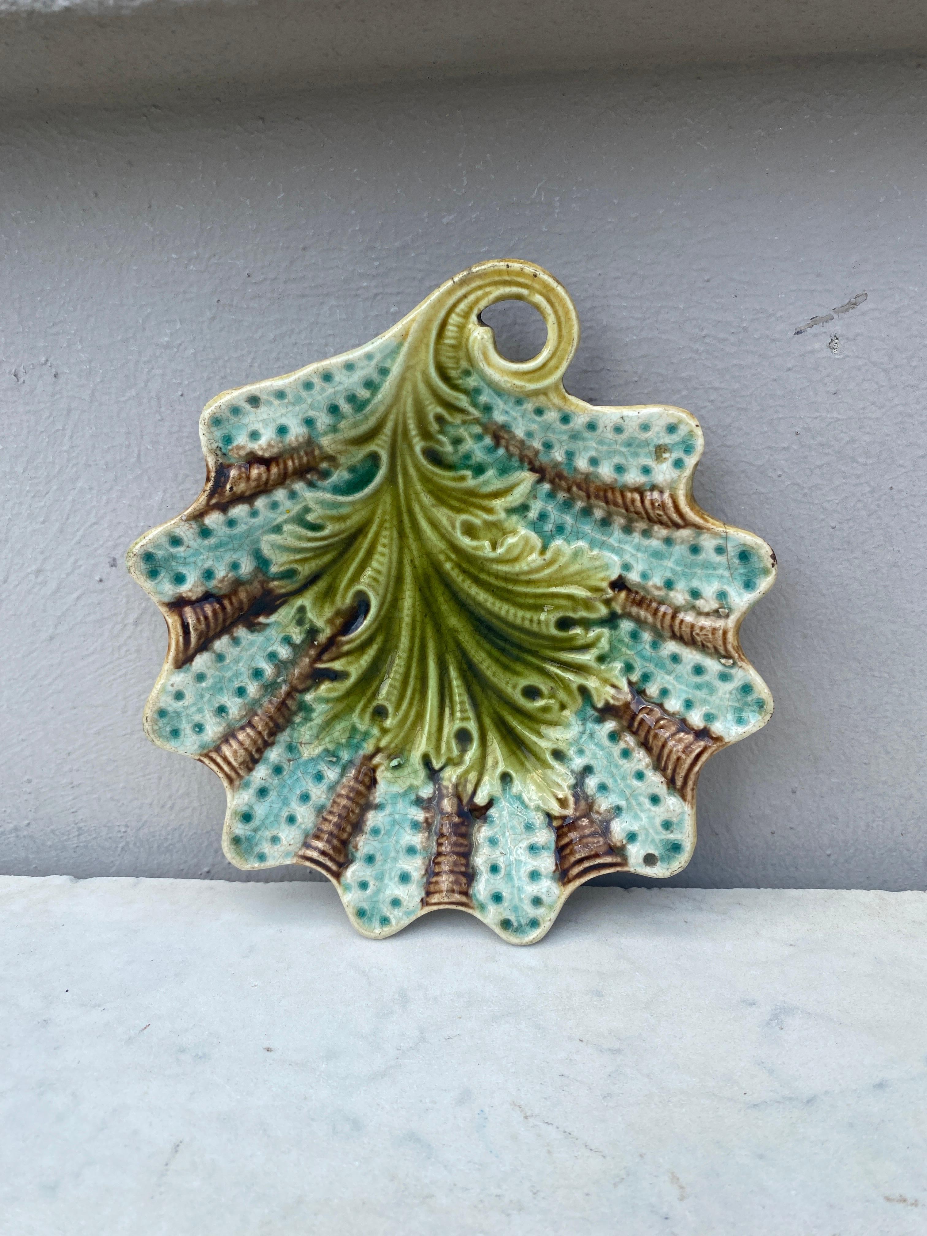 Ceramic French Majolica Dish Leaf Onnaing, circa 1890 For Sale