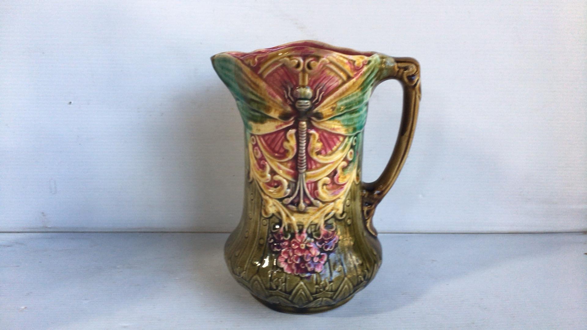 French Majolica dragonfly pitcher signed Onnaing, circa 1900.
An excellent example of the Art Nouveau period.