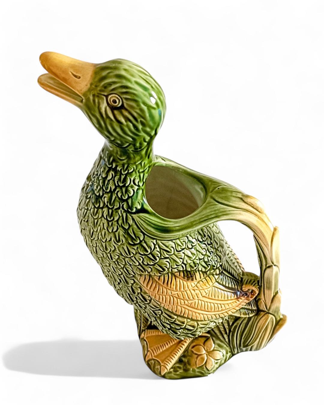 Brocca in maiolica francese Keller et Guerin Saint Clement ci. 1900s. in vendita 3