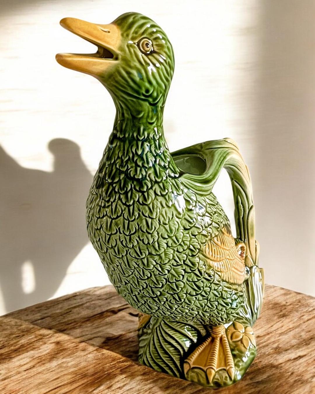 Brocca in maiolica francese Keller et Guerin Saint Clement ci. 1900s. in vendita 6