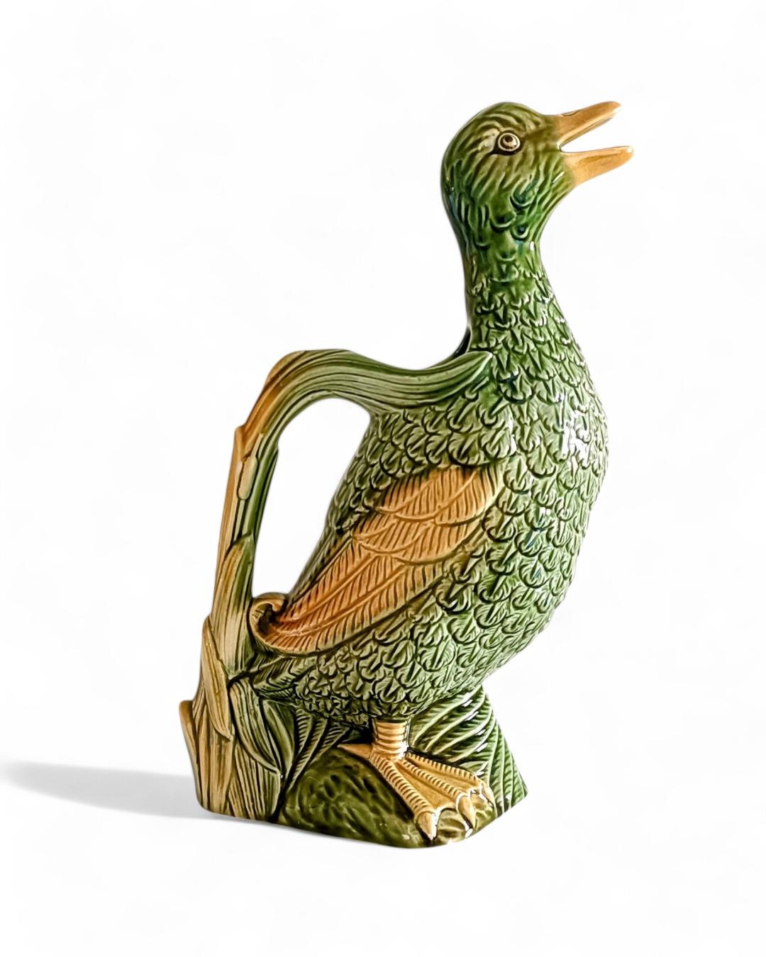 Fine XIX secolo Brocca in maiolica francese Keller et Guerin Saint Clement ci. 1900s. in vendita