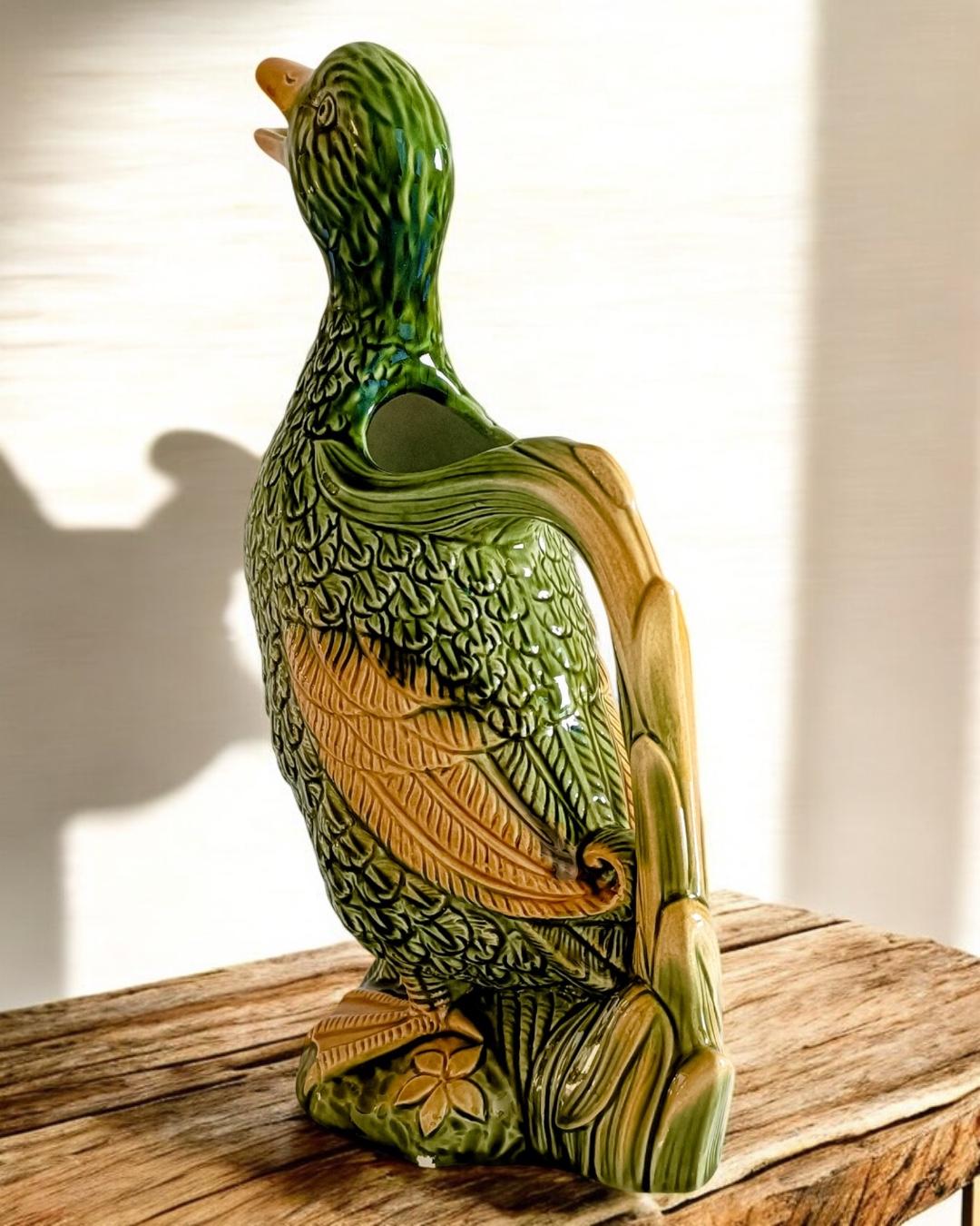 Brocca in maiolica francese Keller et Guerin Saint Clement ci. 1900s. in vendita 2