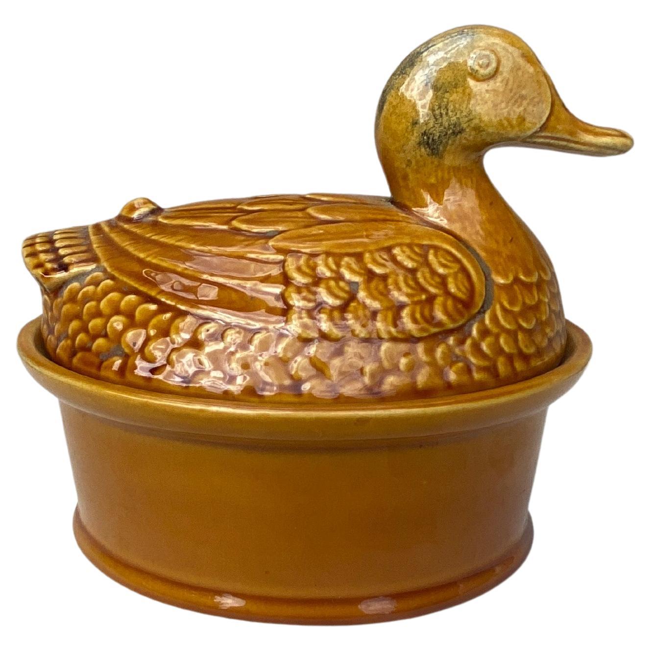 Sopera de pato de mayólica francesa, hacia 1950 Francés en venta