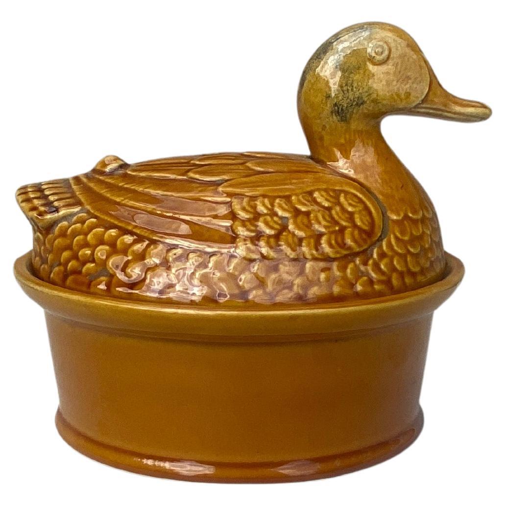 Sopera de pato de mayólica francesa, hacia 1950