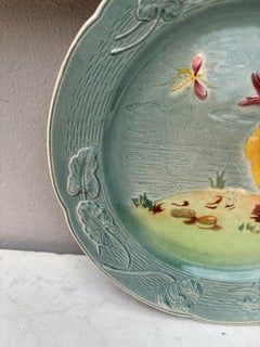 Piatto in maiolica francese con anatroccolo Keller & Guerin Saint Clement, Circa 1900