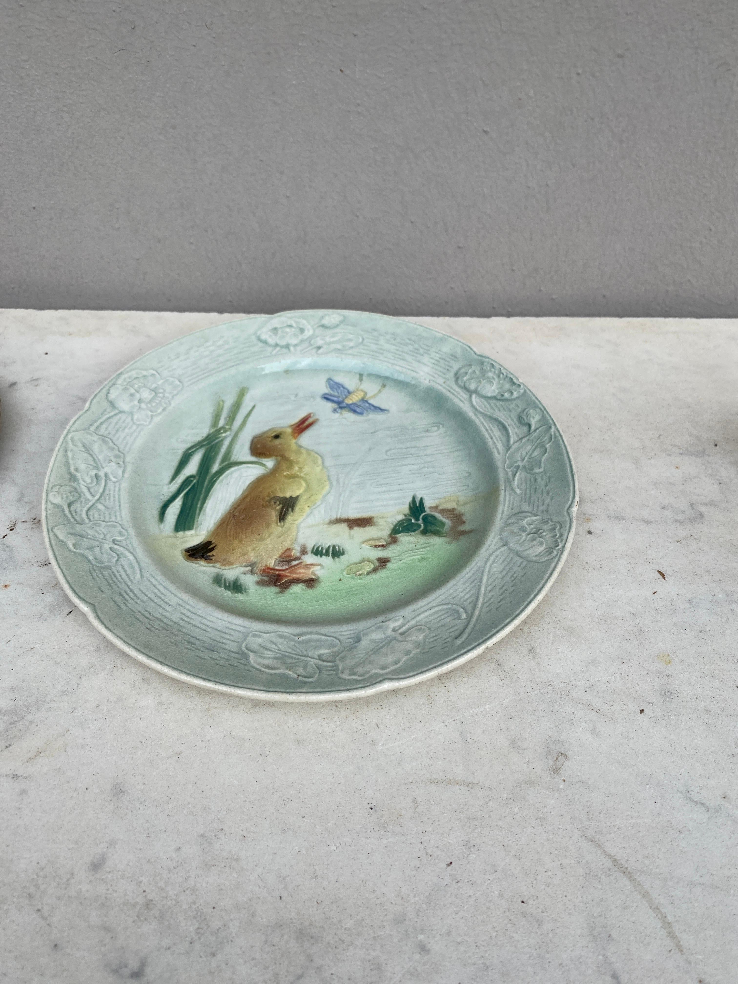 Rustic French Majolica Duckling Plate Keller & Guerin Saint Clement, Circa 1900 For Sale