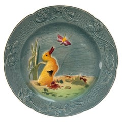 Piatto in maiolica francese con anatroccolo Keller & Guerin Saint Clement, Circa 1900