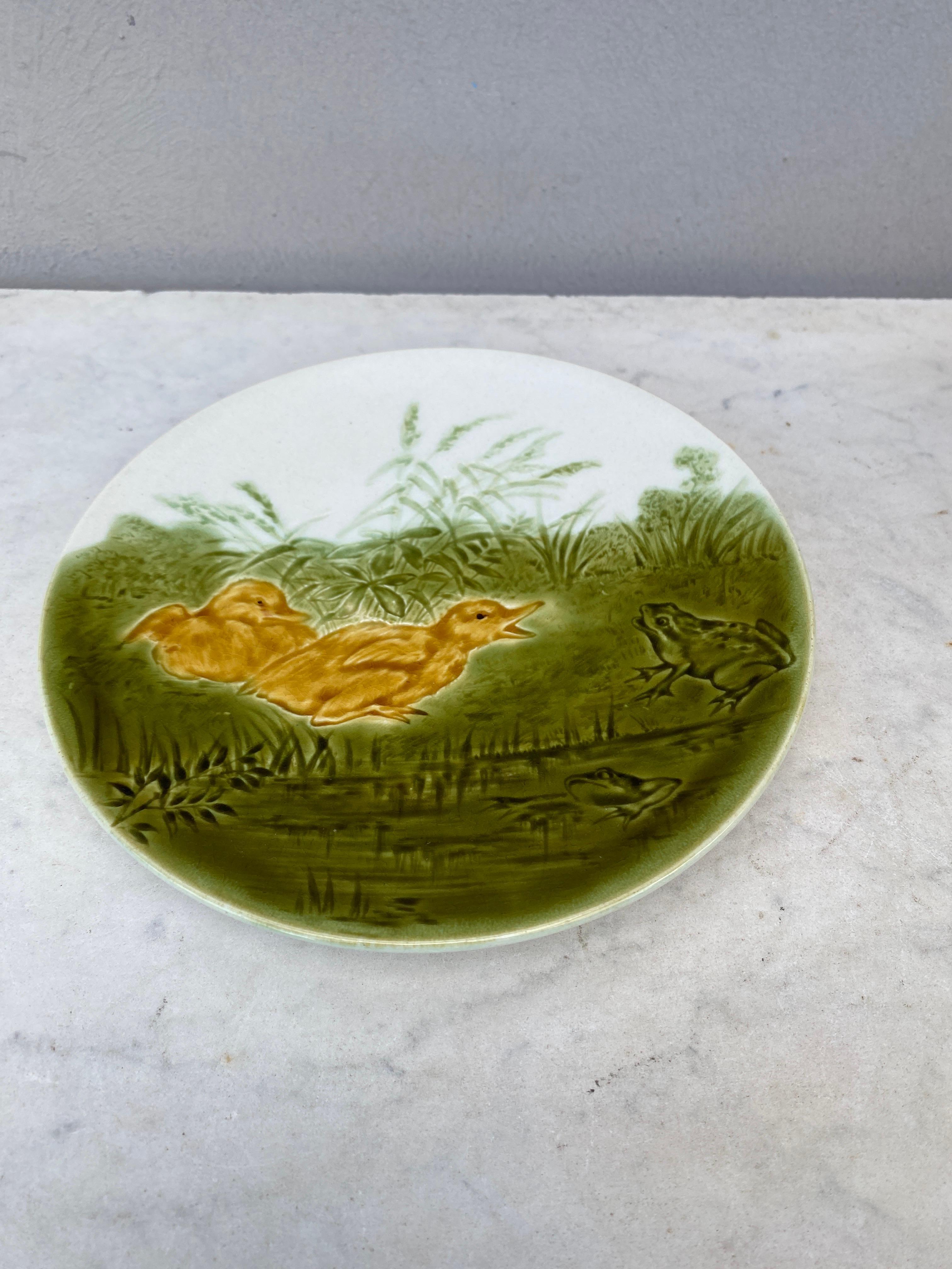 Rustic French Majolica Ducklings with Frog Plate Sarreguemines, circa 1890 For Sale