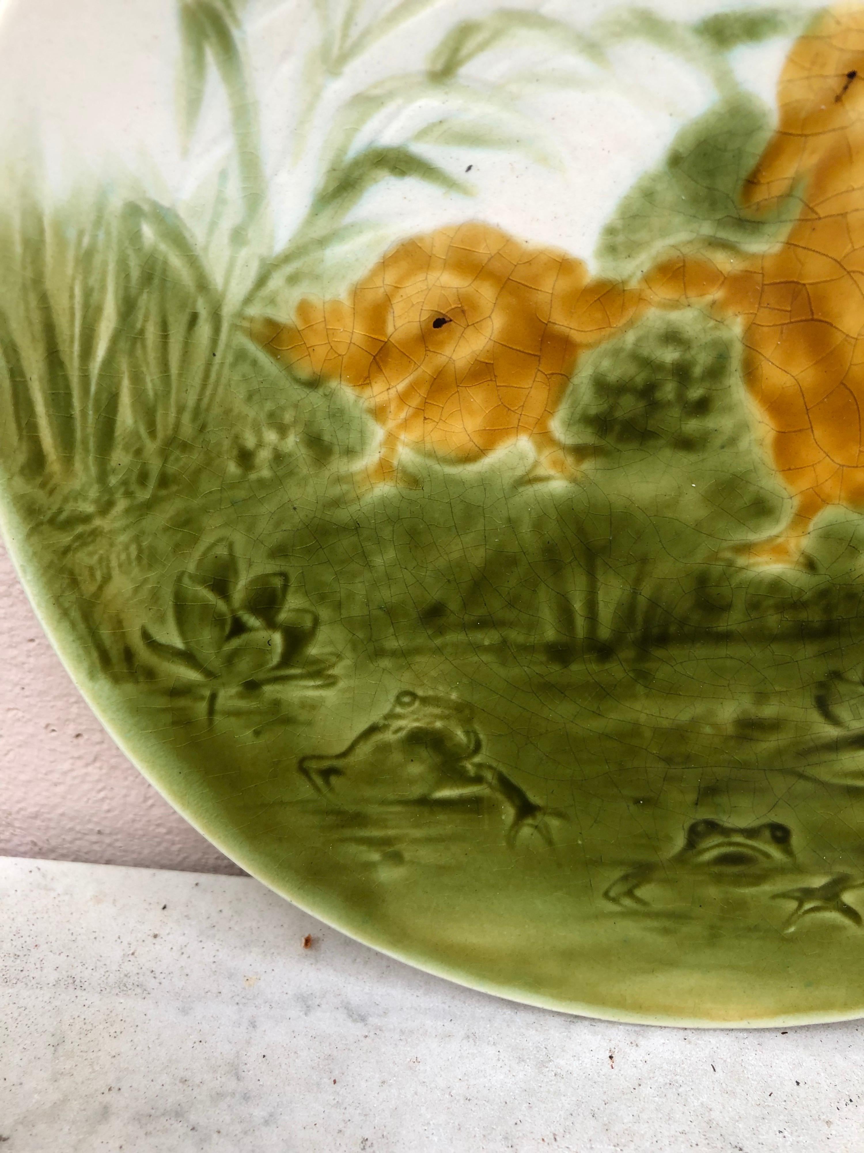 Late 19th Century French Majolica Ducklings with Frogs Plate Sarreguemines, circa 1890 For Sale