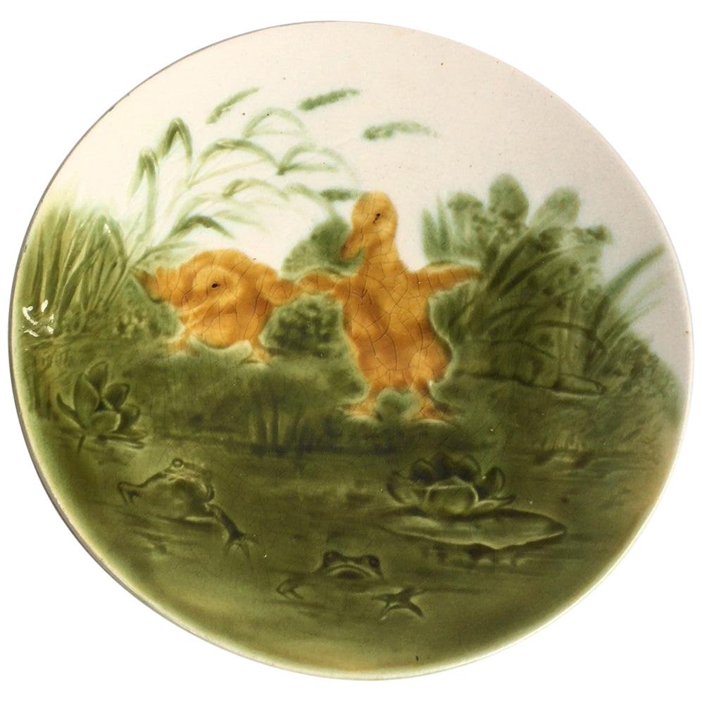 French Majolica Ducklings with Frogs Plate Sarreguemines, circa 1890