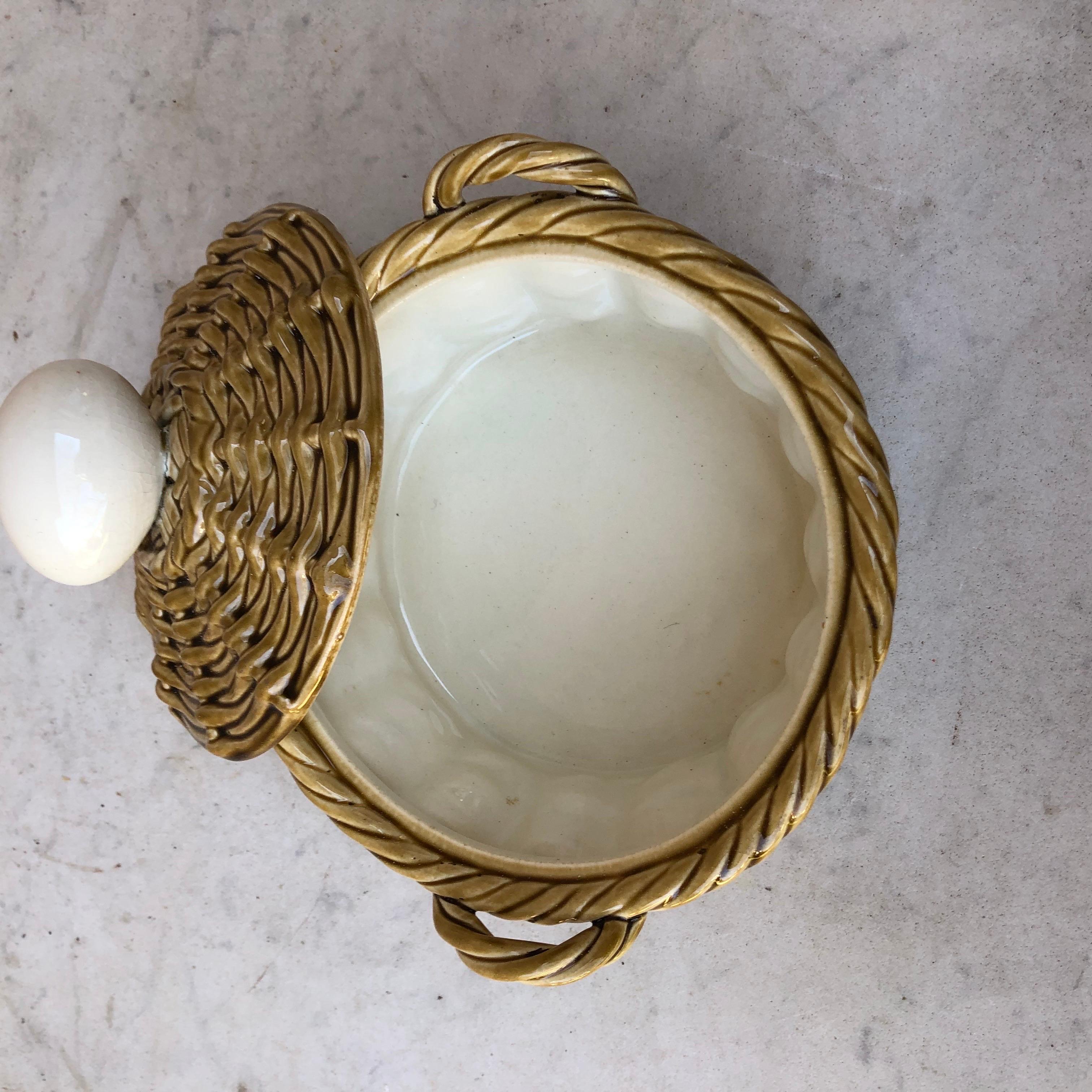 French Majolica Egg Basket Sarreguemines, Circa 1900 In Good Condition In Austin, TX