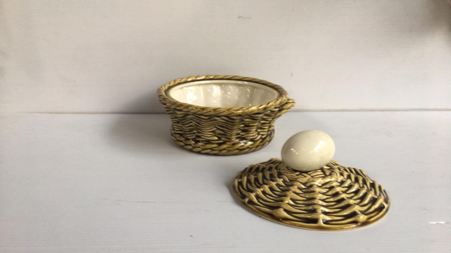 Country French Majolica Egg Basket Sarreguemines, circa 1920