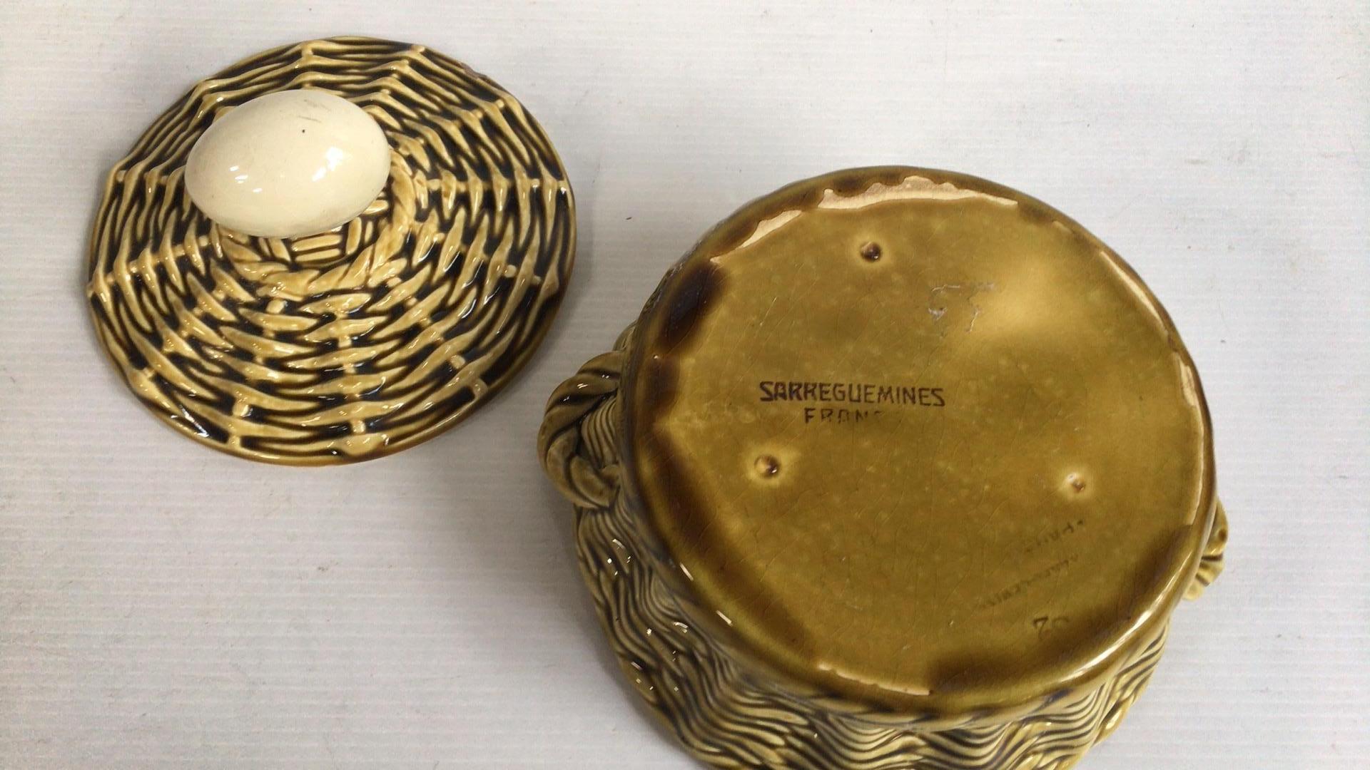 French Majolica Egg Basket Sarreguemines, circa 1920 1