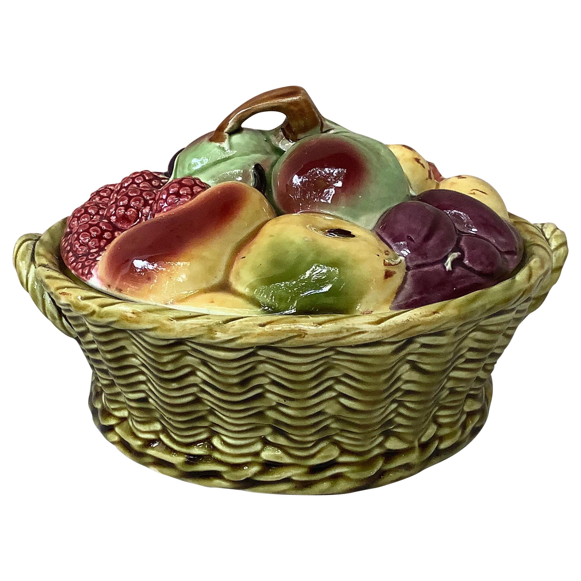 French Majolica Egg Basket Sarreguemines, circa 1920 2