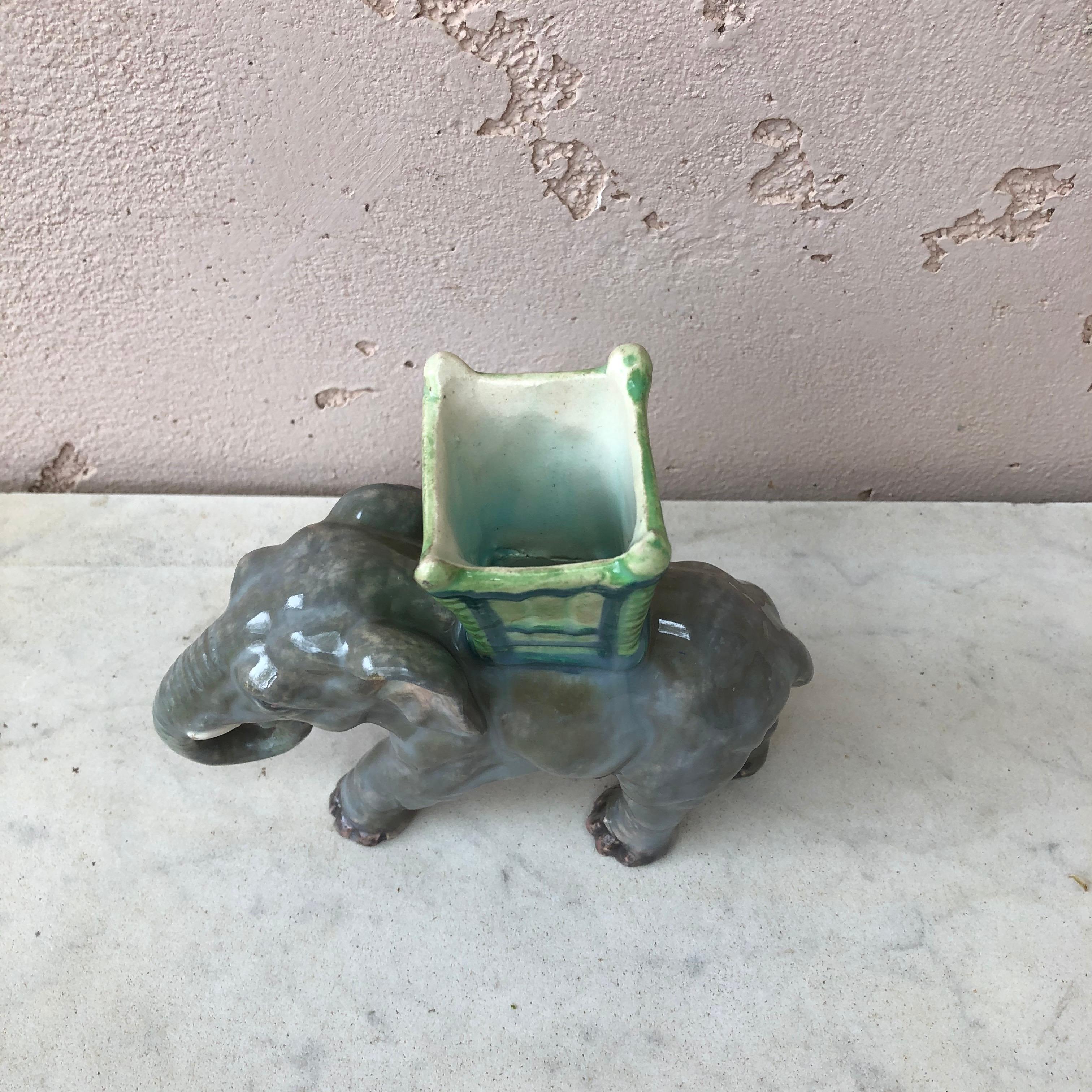 Francese Elefante in maiolica francese Delphin Massier, 1890 circa in vendita