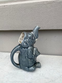 Jarra de elefante de mayólica francesa Sarreguemines, hacia 1900