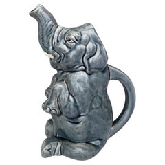 Pichet à éléphant en majolique française Sarreguemines, vers 1900