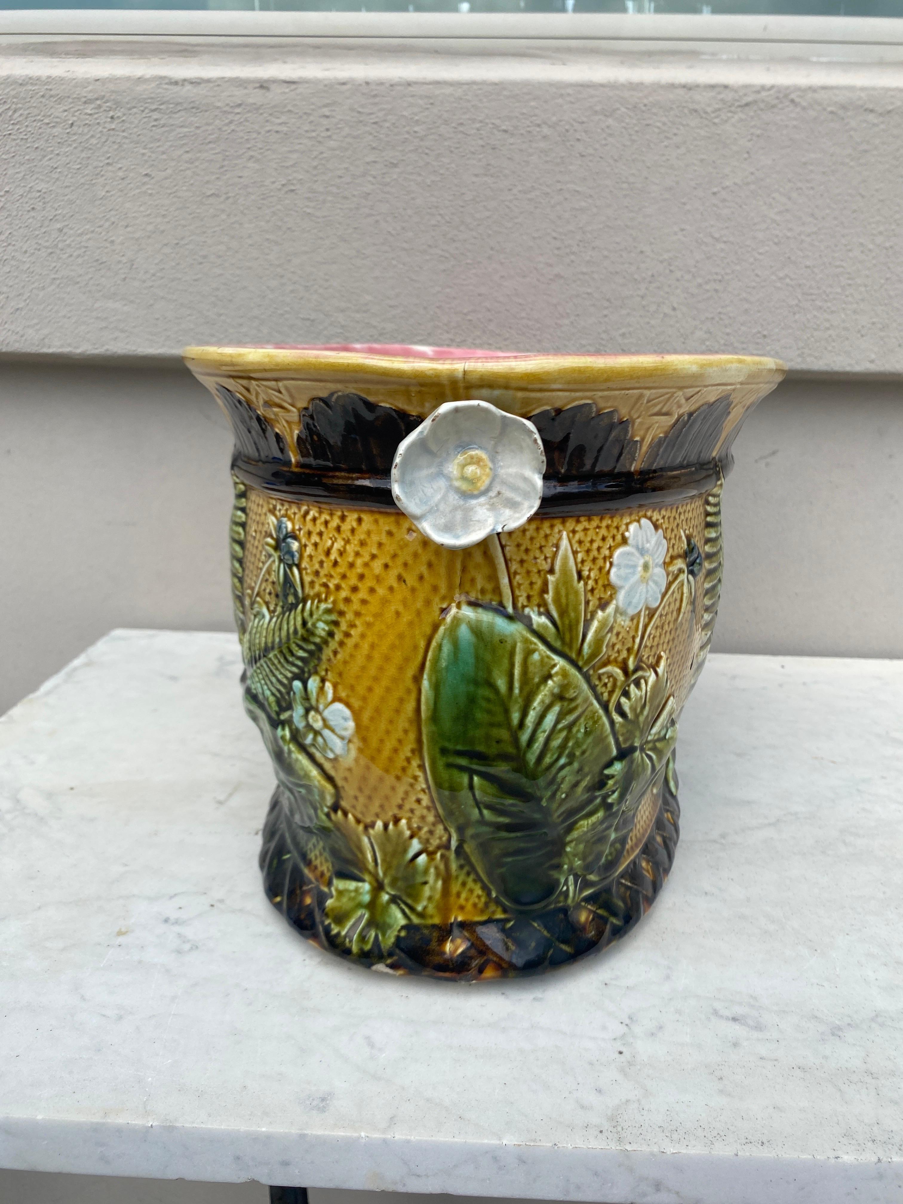 Fine XIX secolo Jardinière francese in maiolica con felci e fiori, 1880 circa in vendita