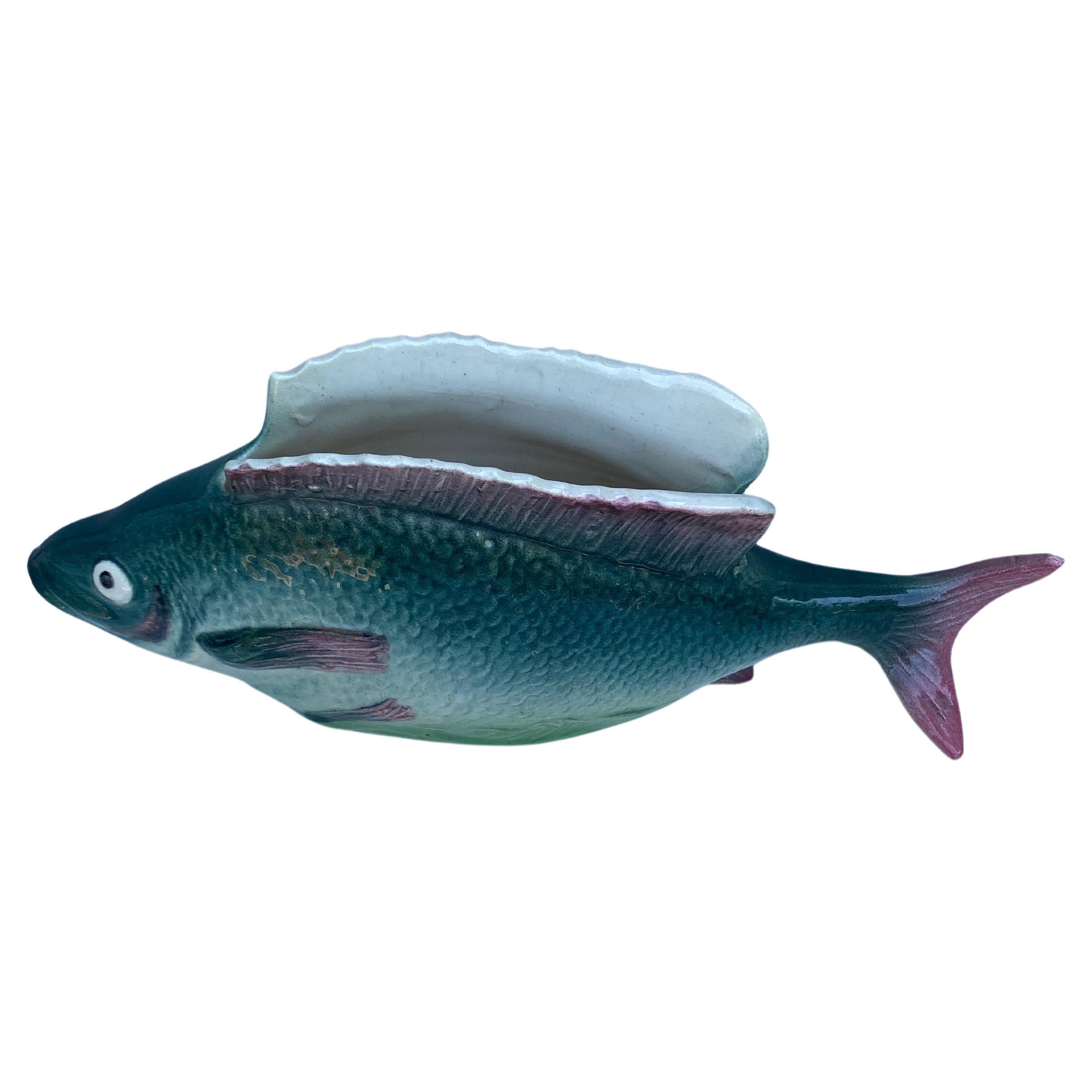 Rustico Jardiniere in maiolica francese a forma di pesce Desvres Masse Circa 1890 in vendita
