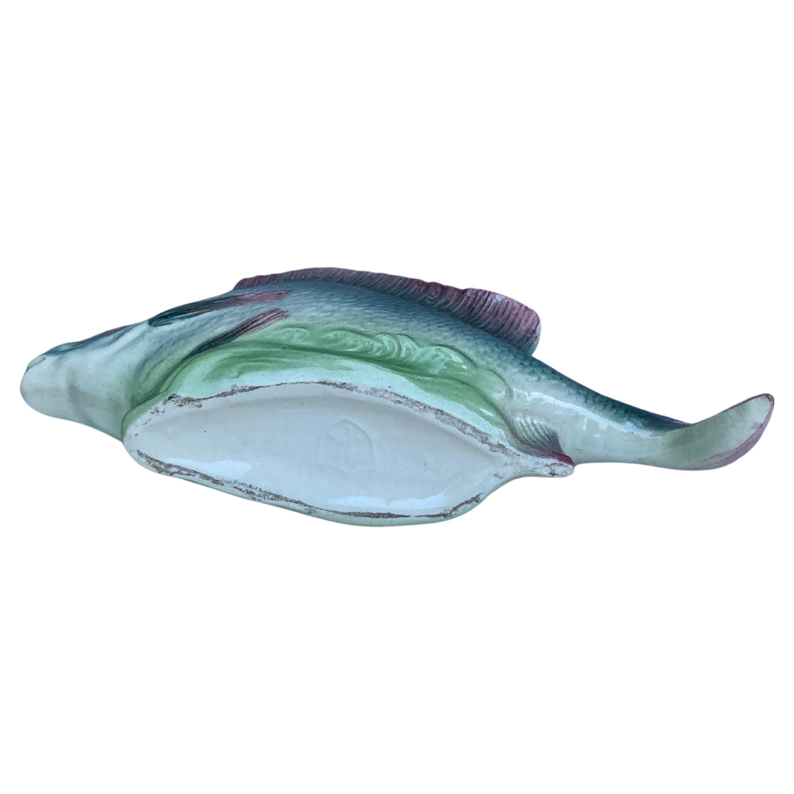 Jardiniere in maiolica francese a forma di pesce Desvres Masse Circa 1890 in vendita 1