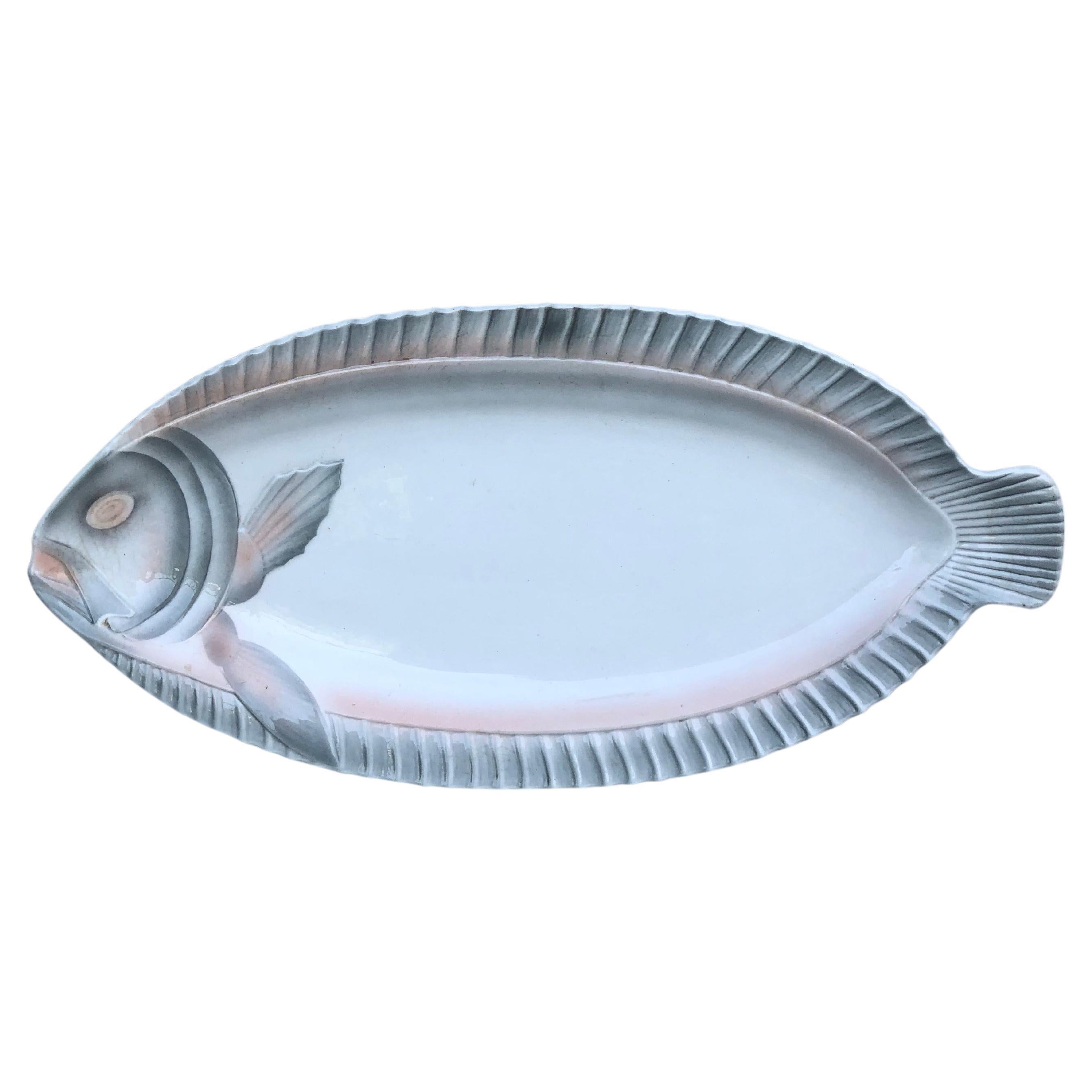 Plato de pescado de mayólica francesa Sarreguemines Circa 1930