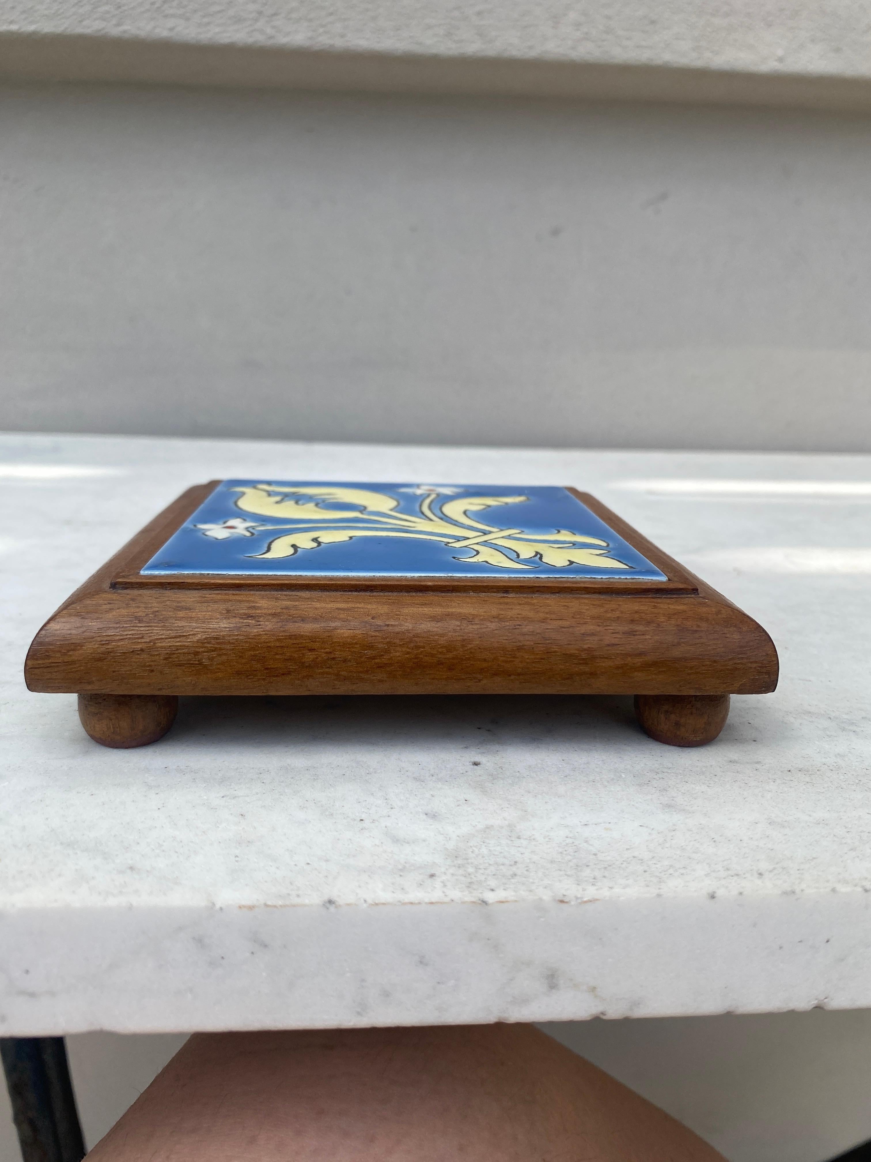 Art Nouveau French Majolica Fleur-De-Lis Coaster For Sale