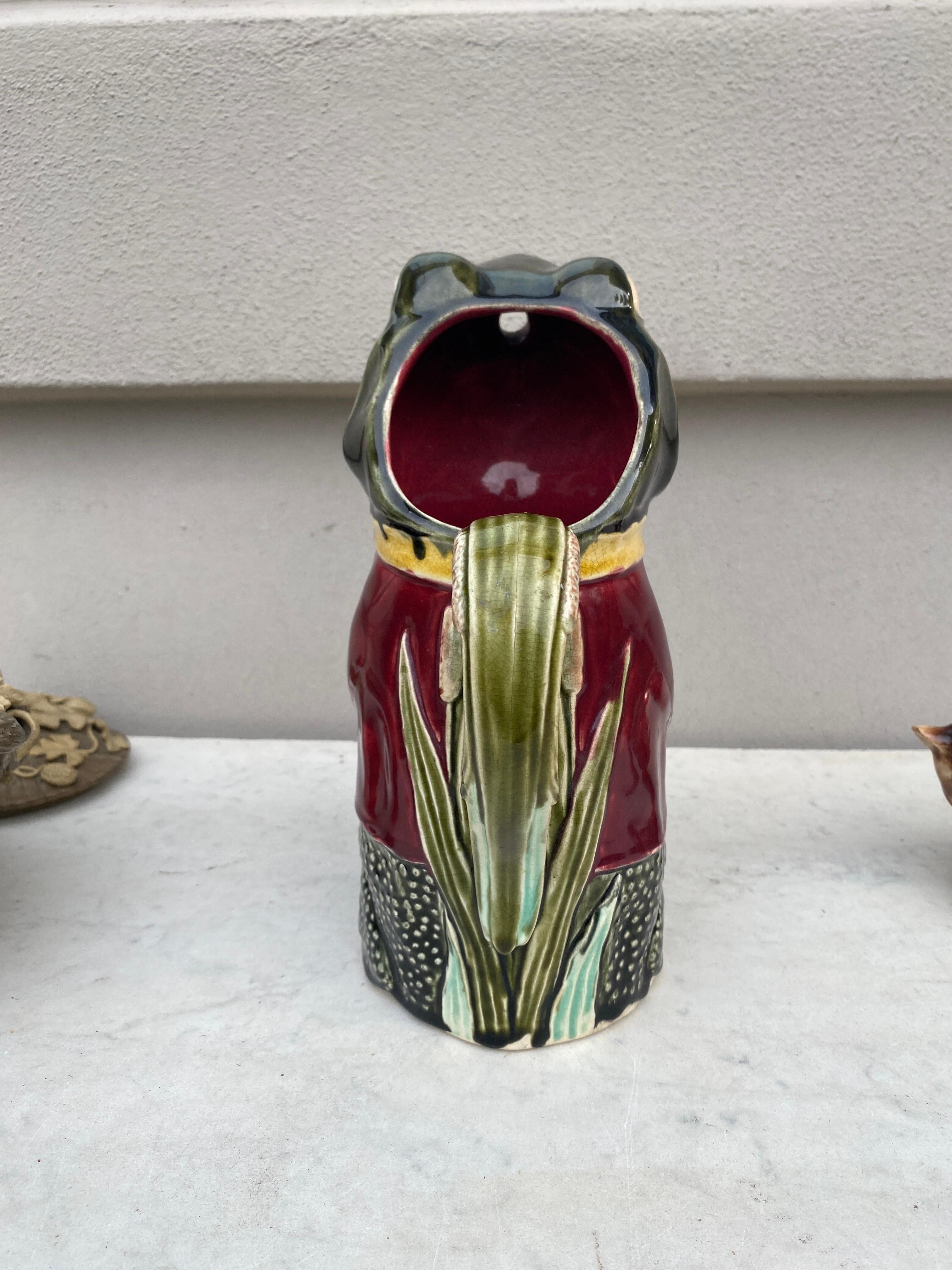 French Majolica Frog Pitcher Fives Lille, circa 1890 In Good Condition For Sale In Austin, TX