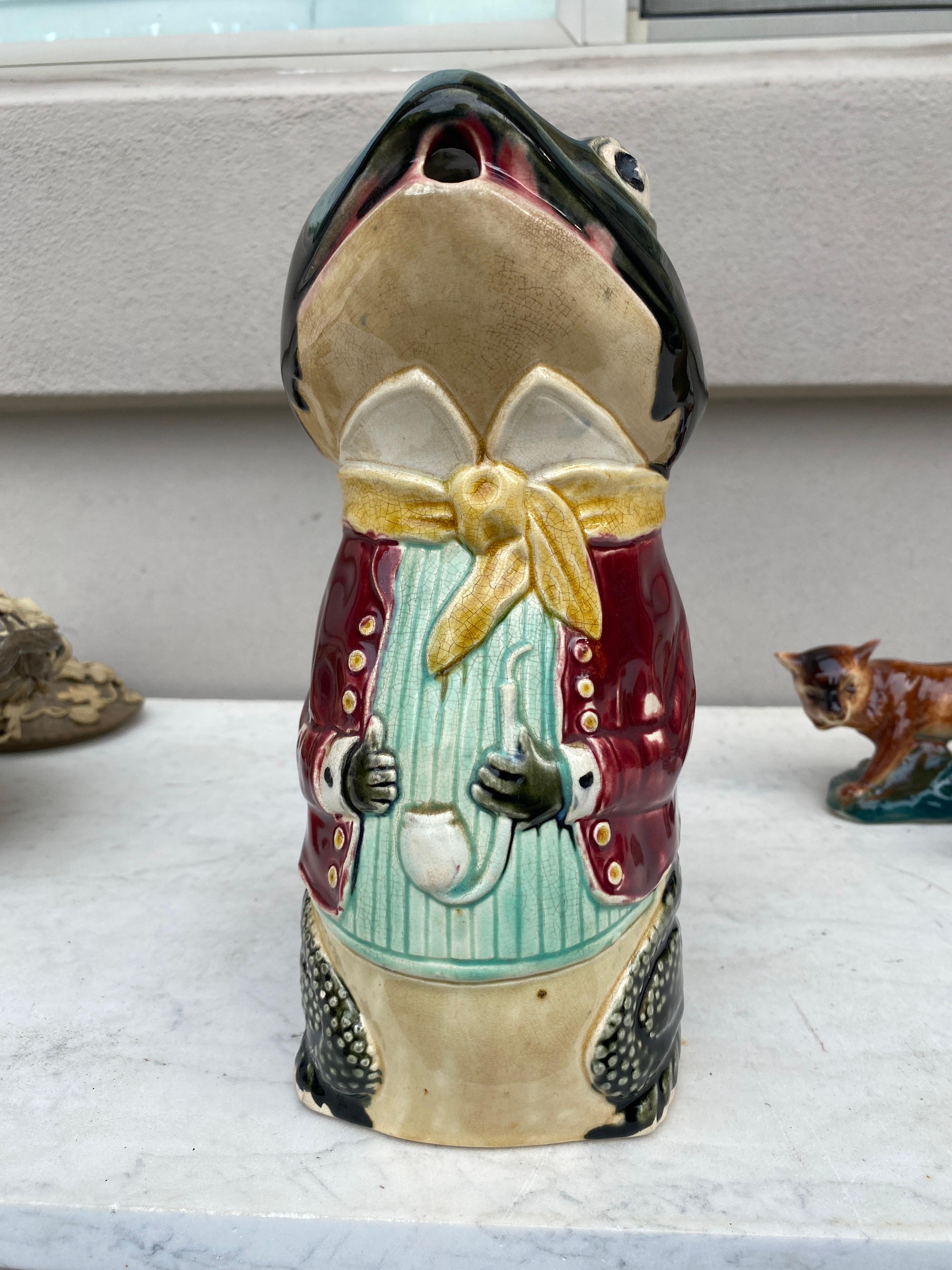 French Majolica Frog Pitcher Fives Lille, circa 1890 For Sale 3