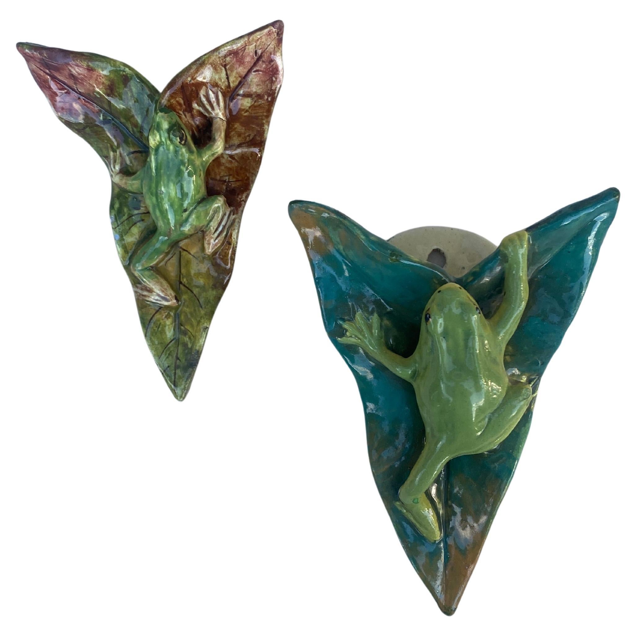 Tasca da parete a rana in maiolica francese Jerome Massier Fils Vallauris, circa 1900 in vendita 1