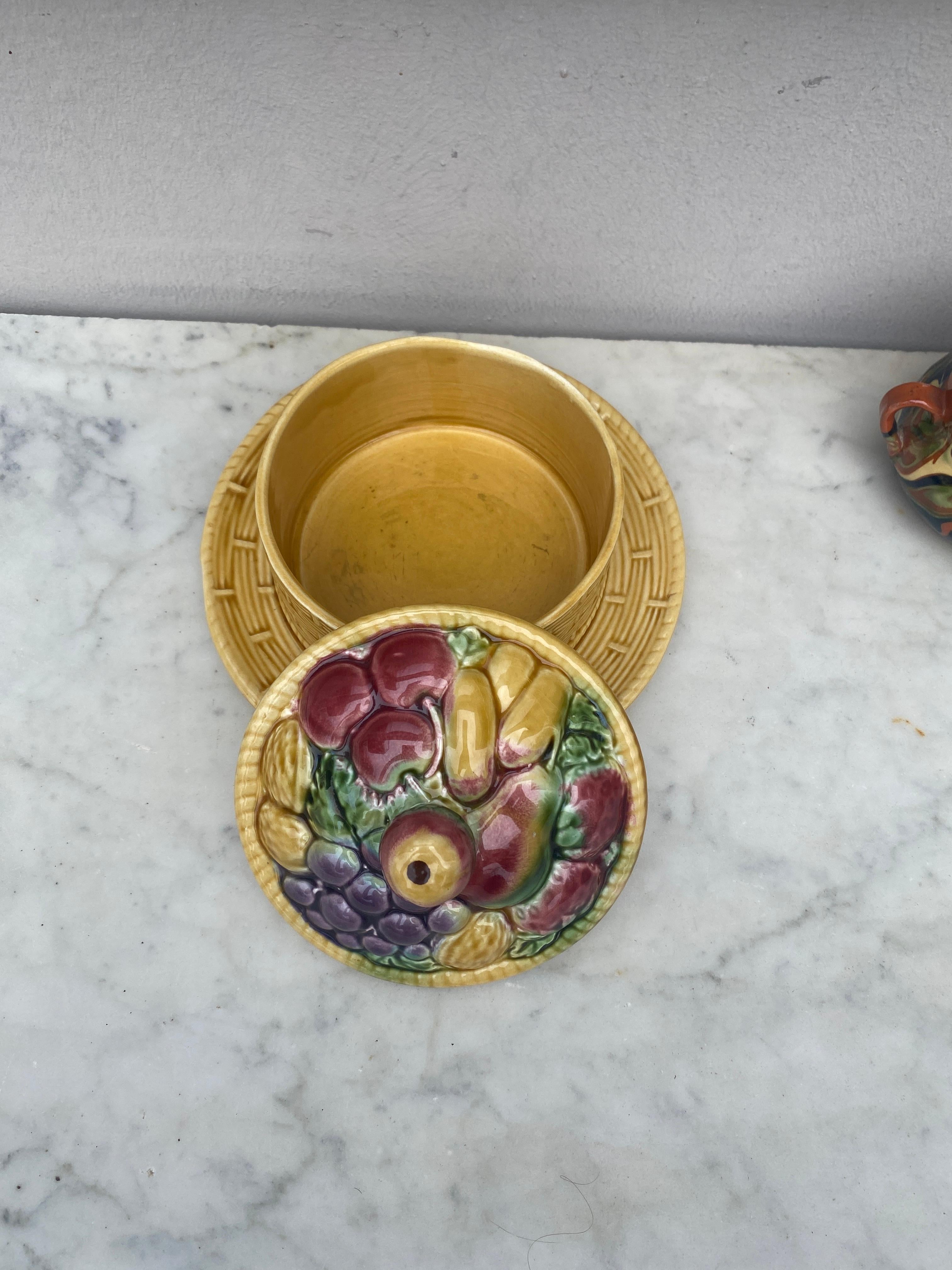 Early 20th Century French Majolica Fruits Tureen Sarreguemines, circa 1920 For Sale