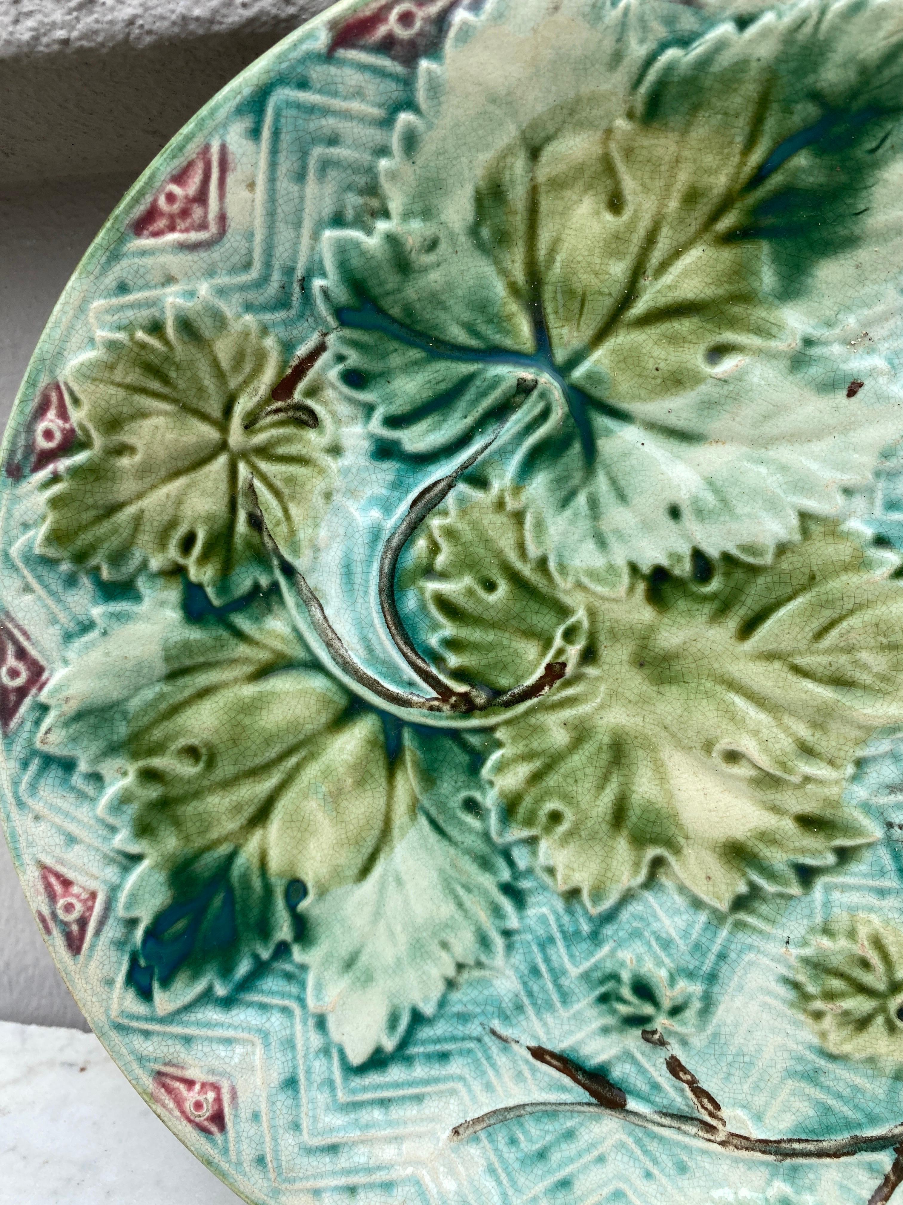 French Majolica Grape Leaves Plate Onnaing, circa 1900 In Good Condition In Austin, TX