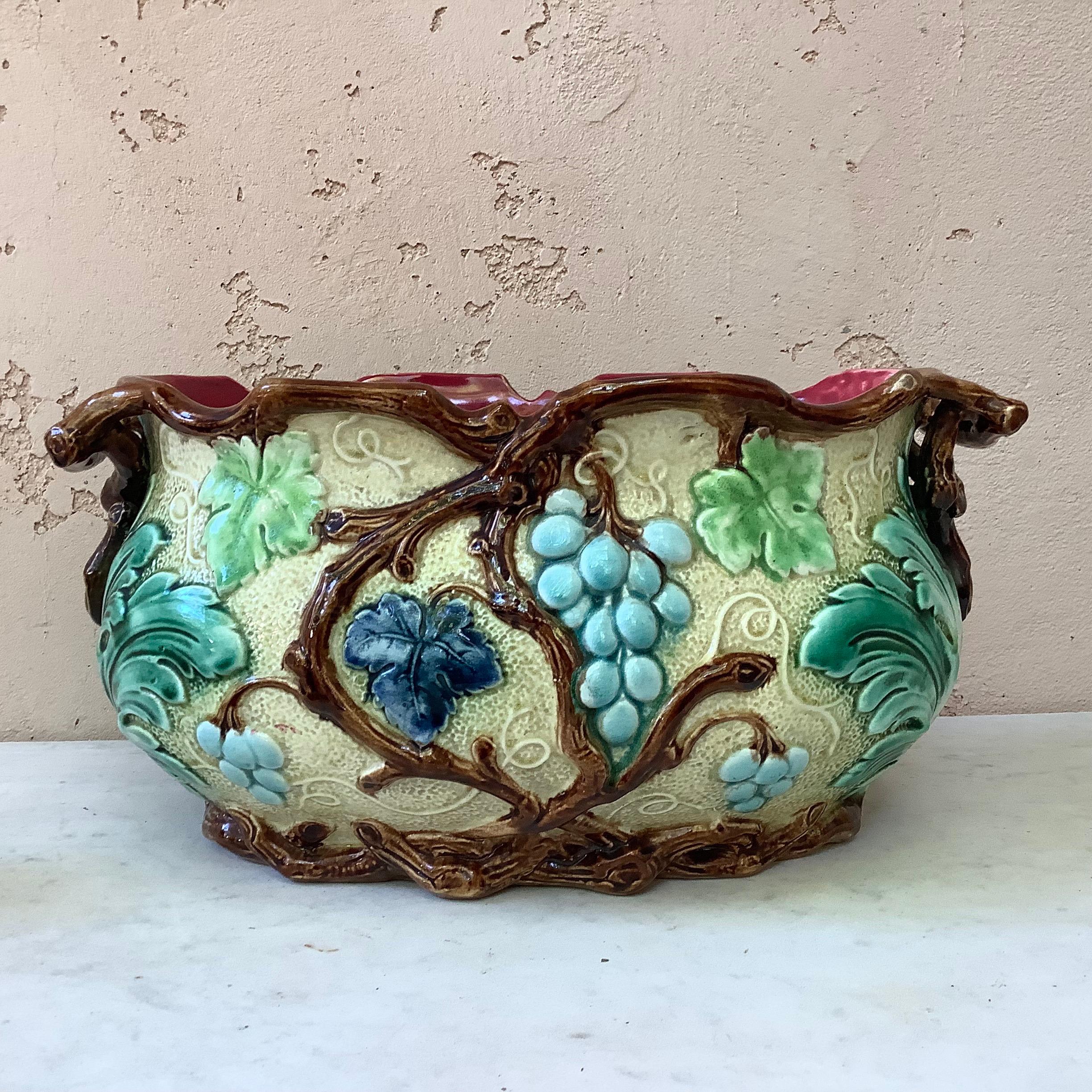 French Majolica Grapes Jardinière, circa 1880 In Good Condition For Sale In Austin, TX