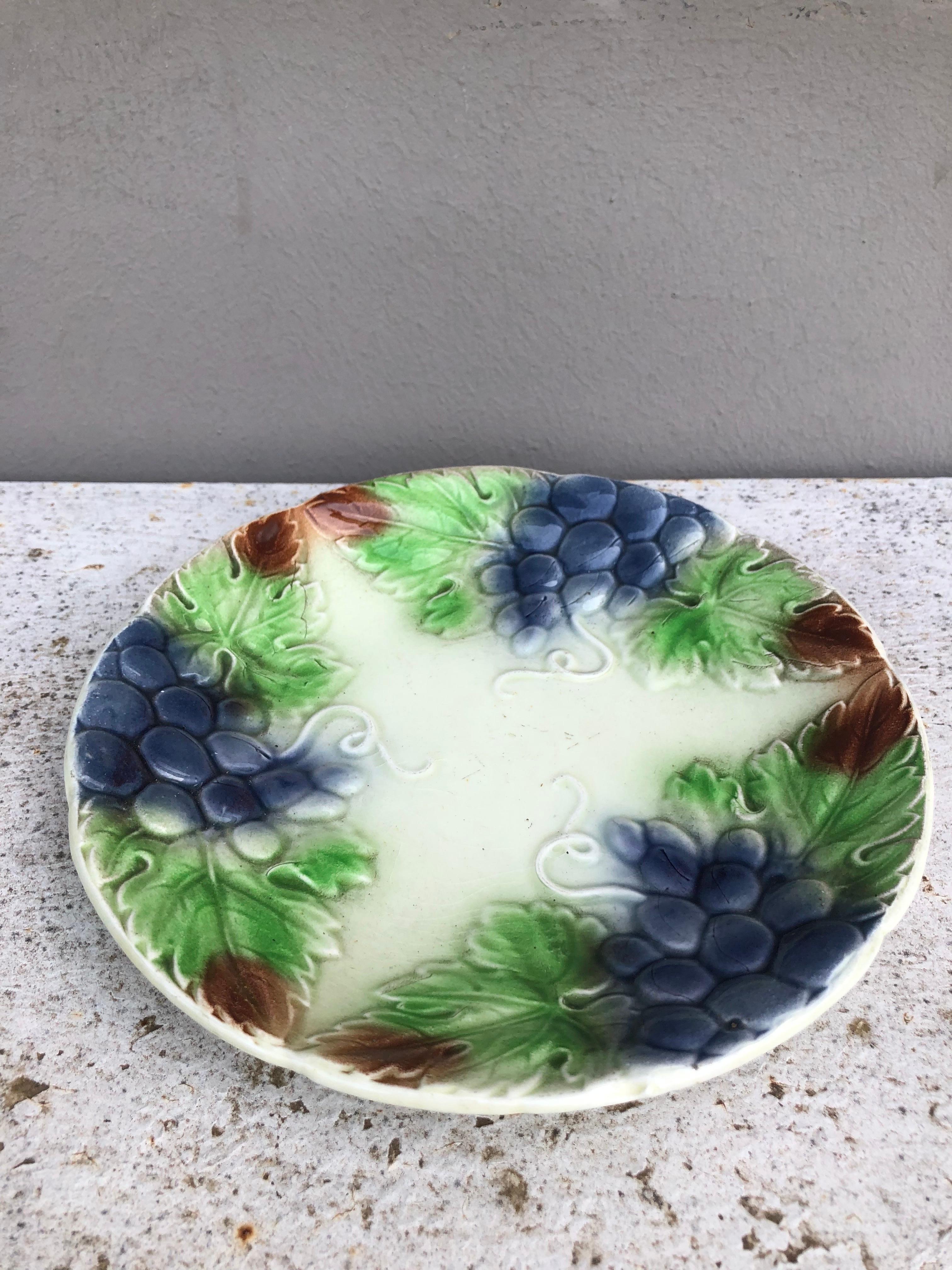 Early 20th Century French Majolica Grapes Plate Onnaing, Circa 1900 For Sale