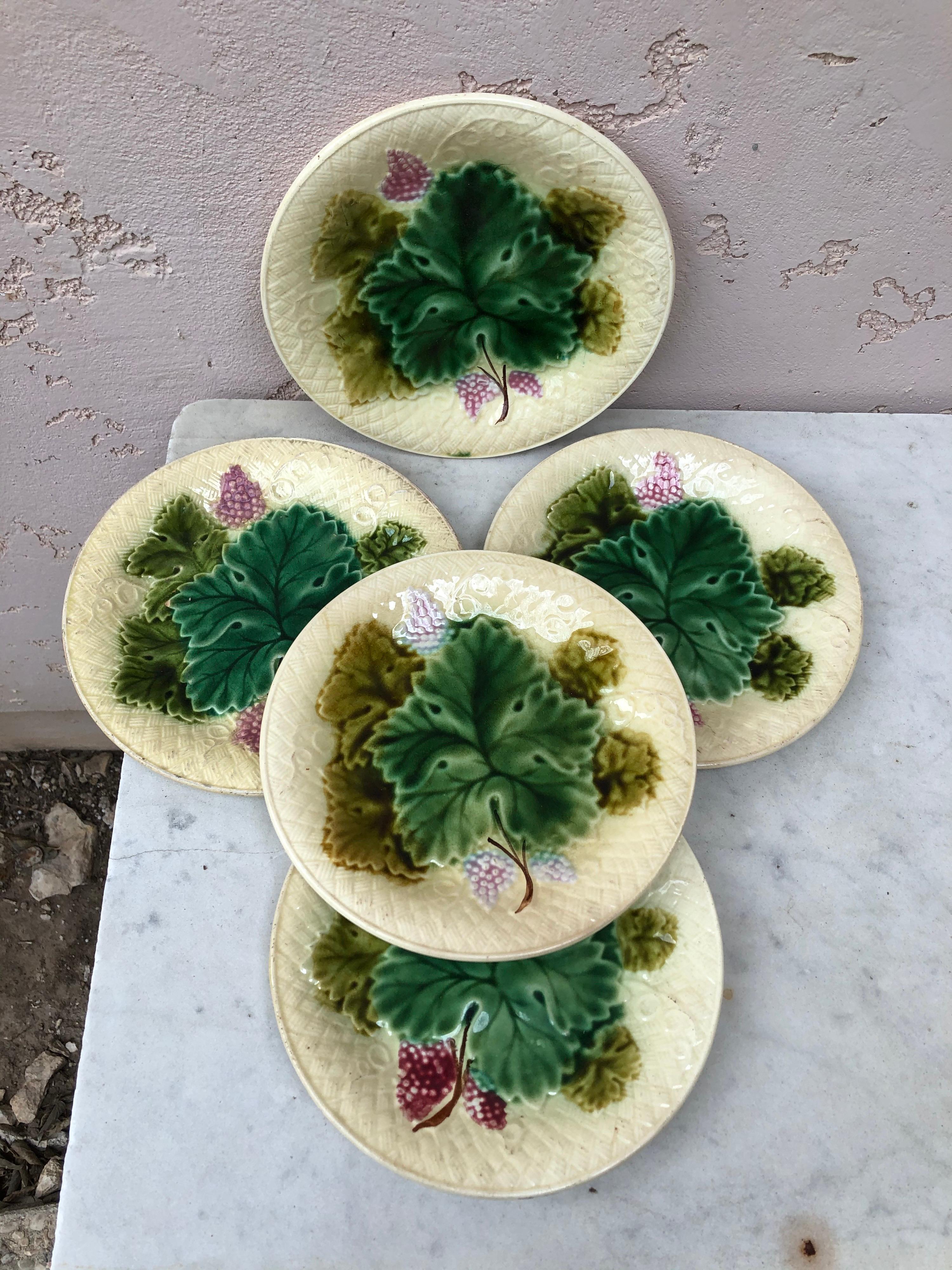 Late 19th Century French Majolica Grapes Plate Salins, circa 1890 For Sale