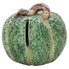 Zucca verde in maiolica francese (salvadanaio decorativo con monete antiche)
