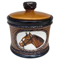 Boîte à chevaux en majolique française vers 1940