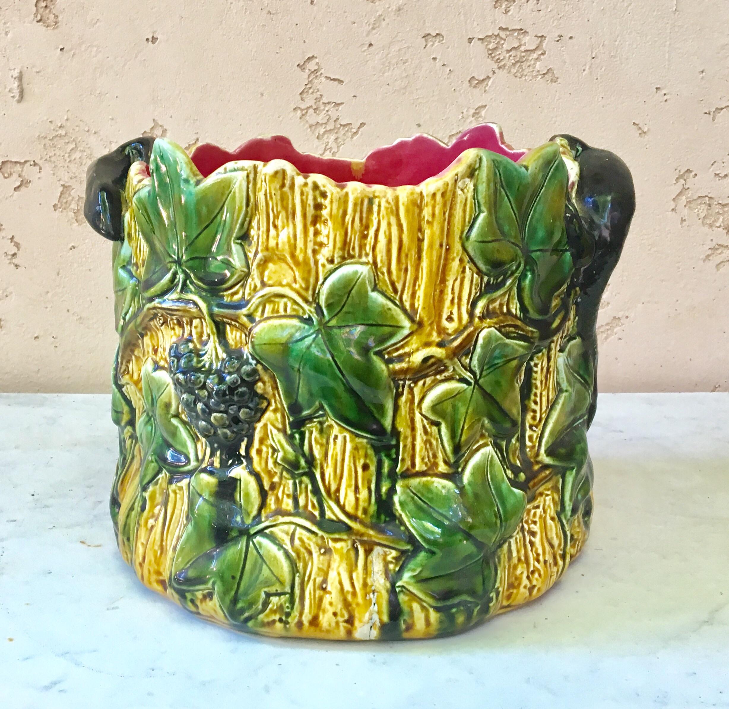 French Majolica Ivy and Lizards Jardinière, circa 1880 In Good Condition In Austin, TX